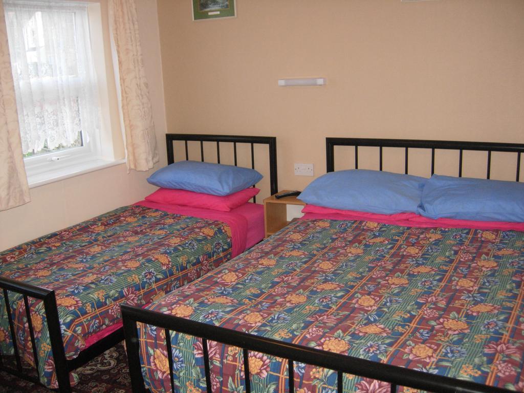 Dreibettzimmer mit Bad
