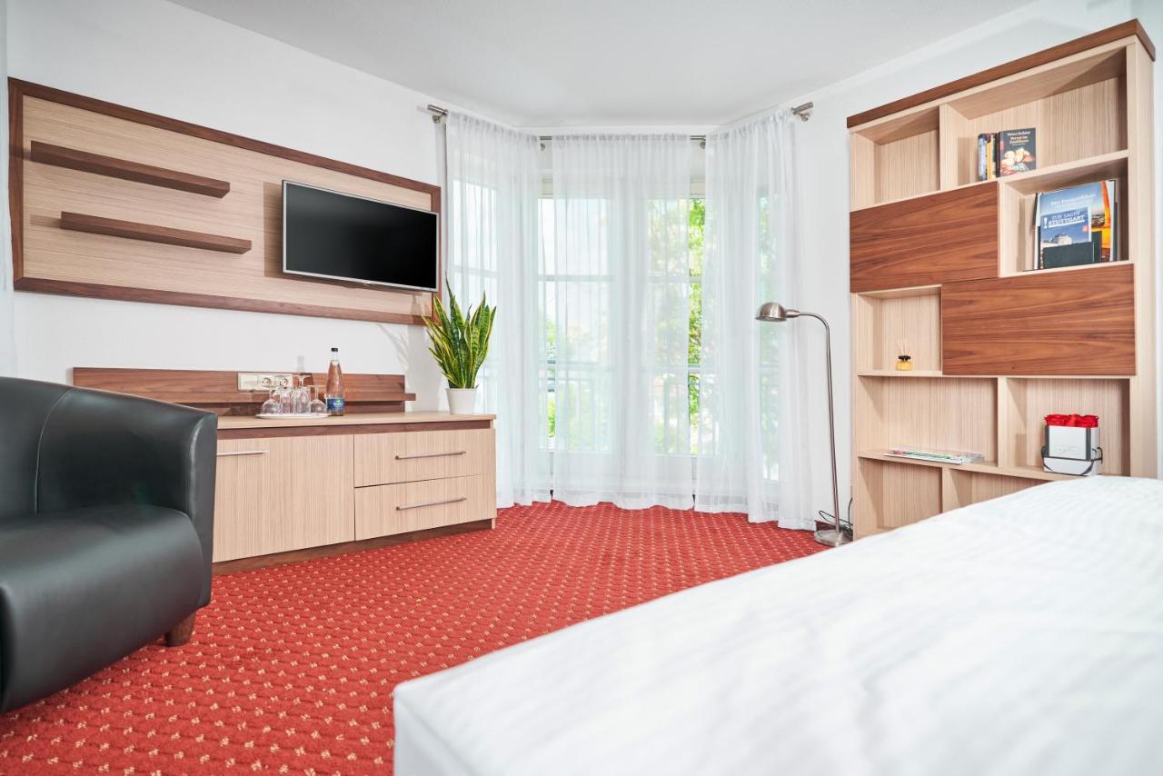 Double Room,1428036073:JPEG