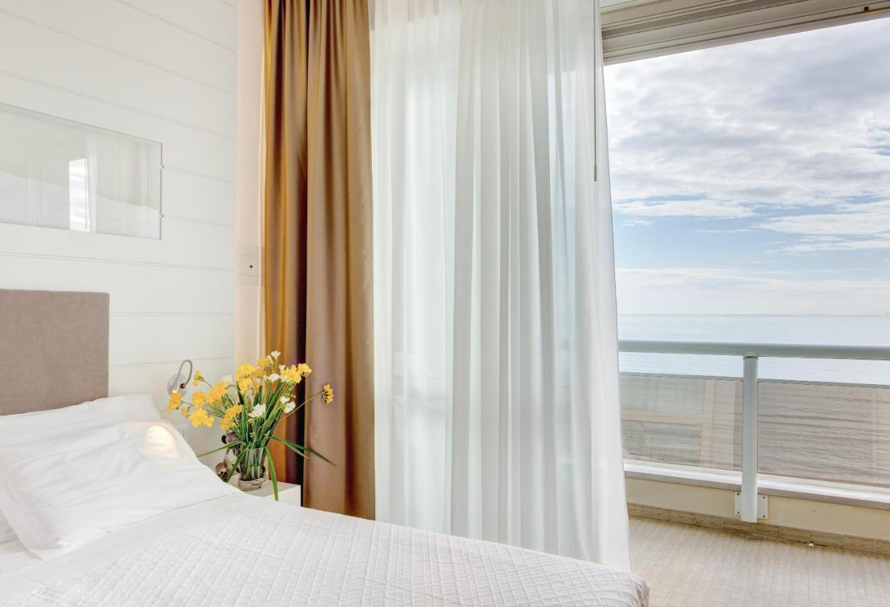 Deluxe Doppel- oder Zweibettzimmer mit direktem Meerblick