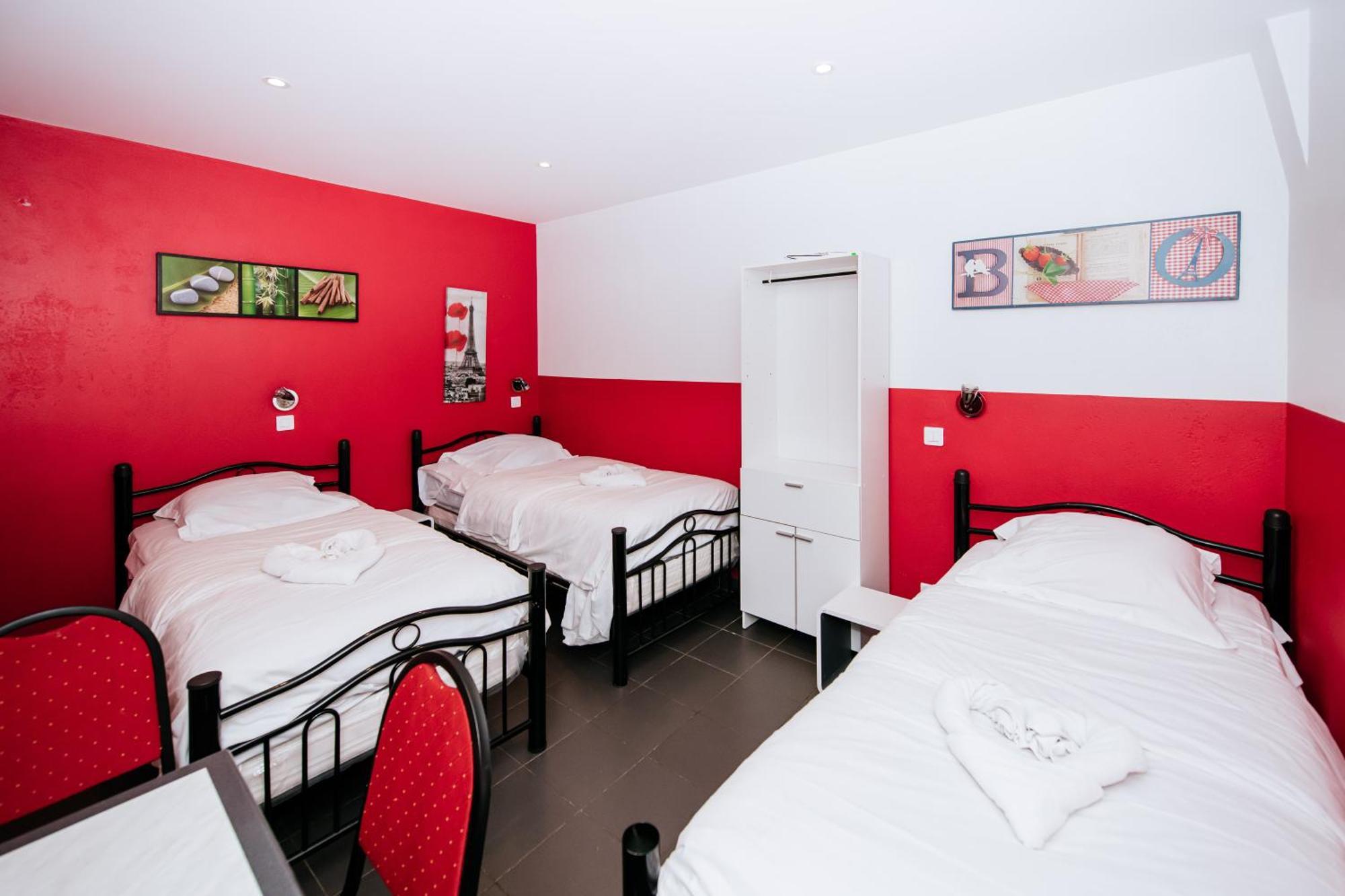 Dreibettzimmer mit Gemeinschaftsbad