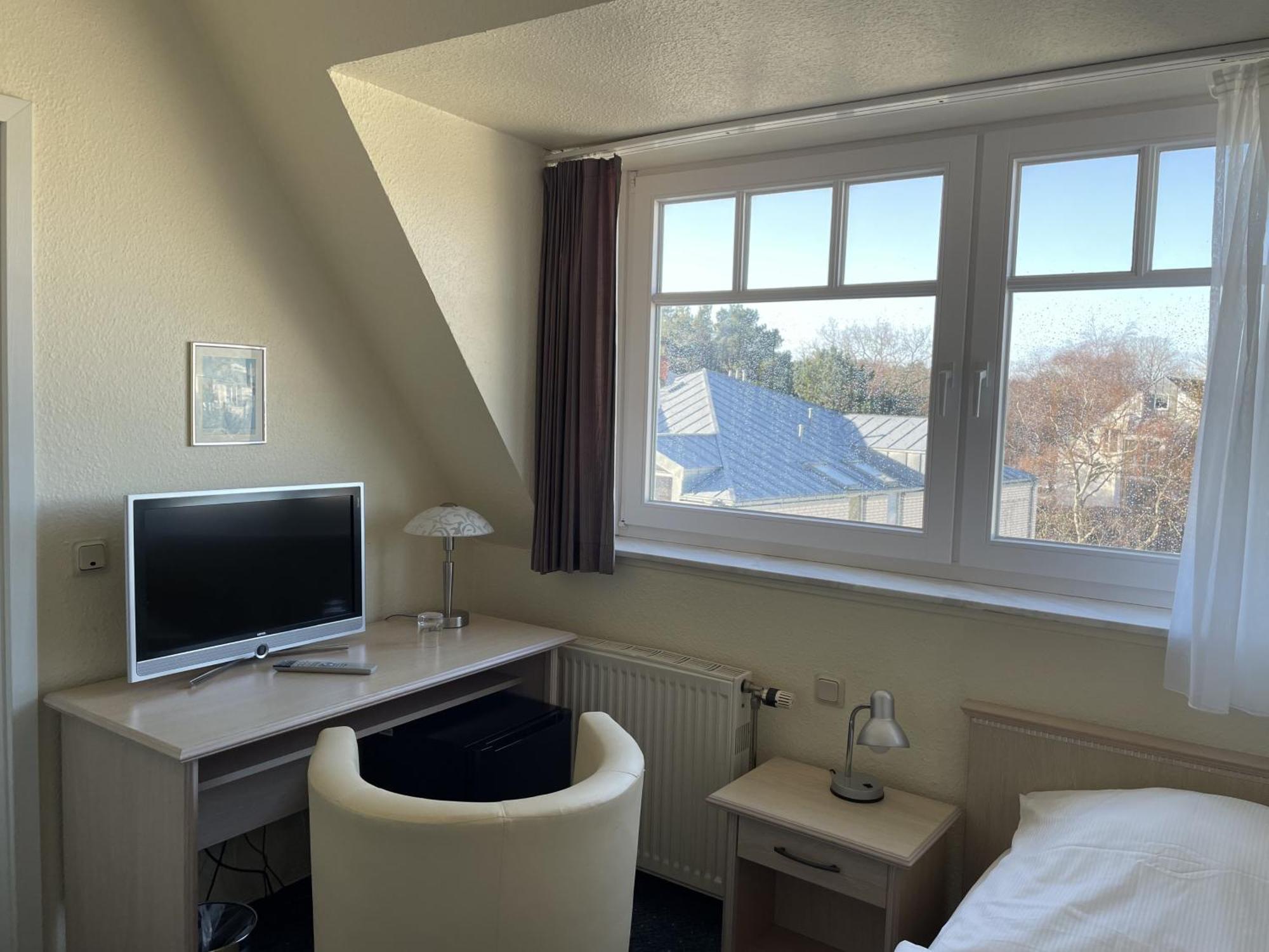 Einzelzimmer mit Blick auf den Innenhof