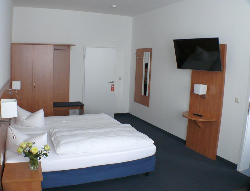 Single Room,153787444:JPEG