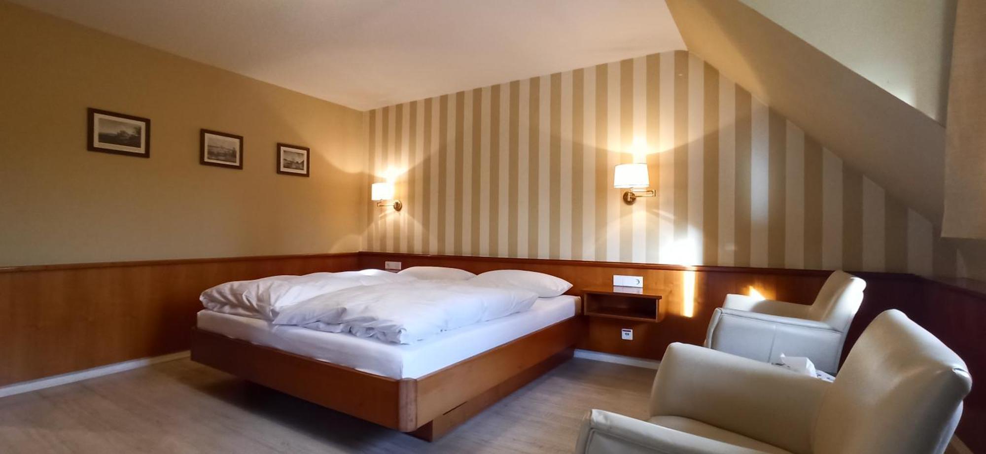 Double Room,1527009133:JPEG
