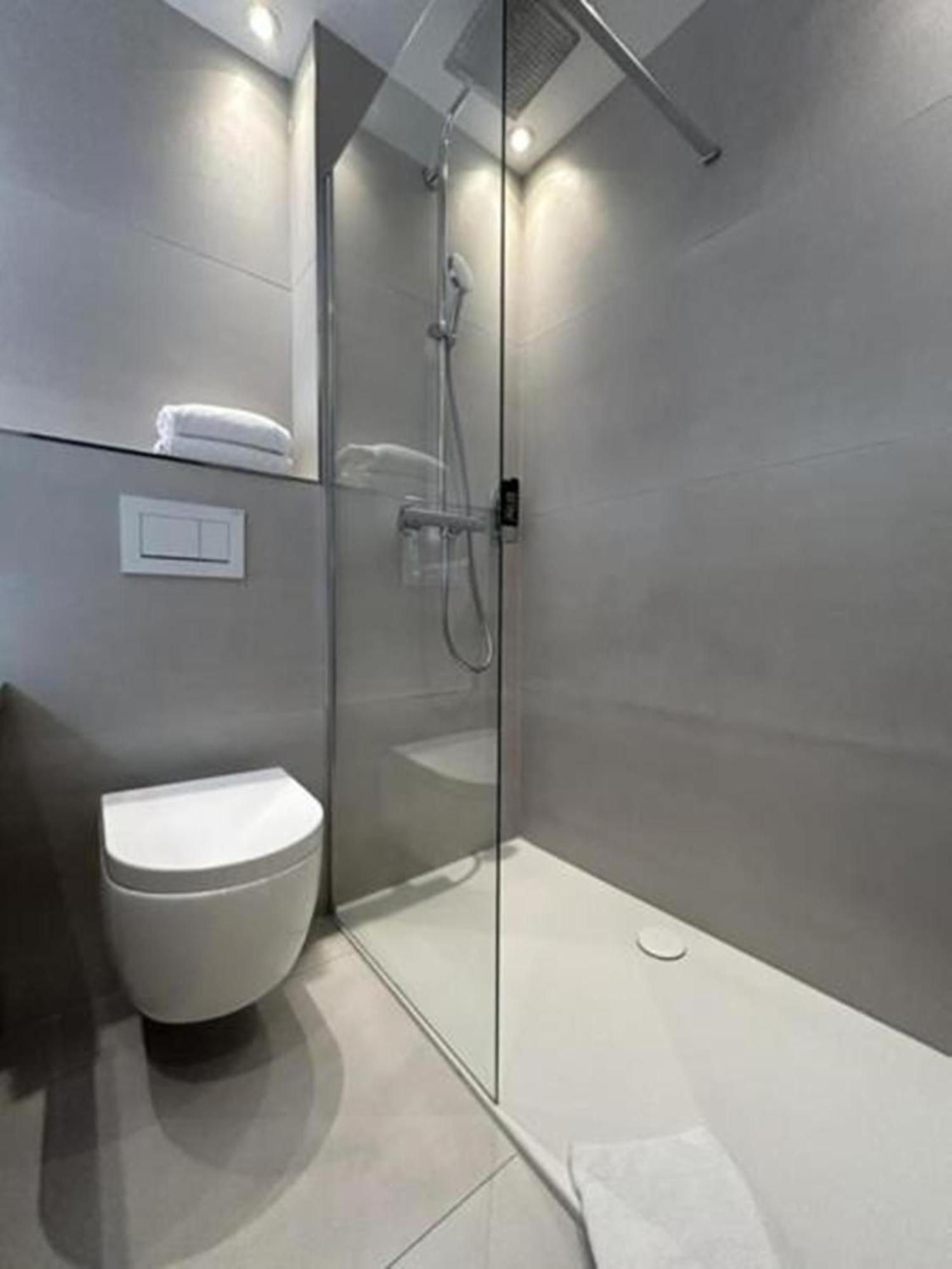 Double Room,1543296841:JPEG