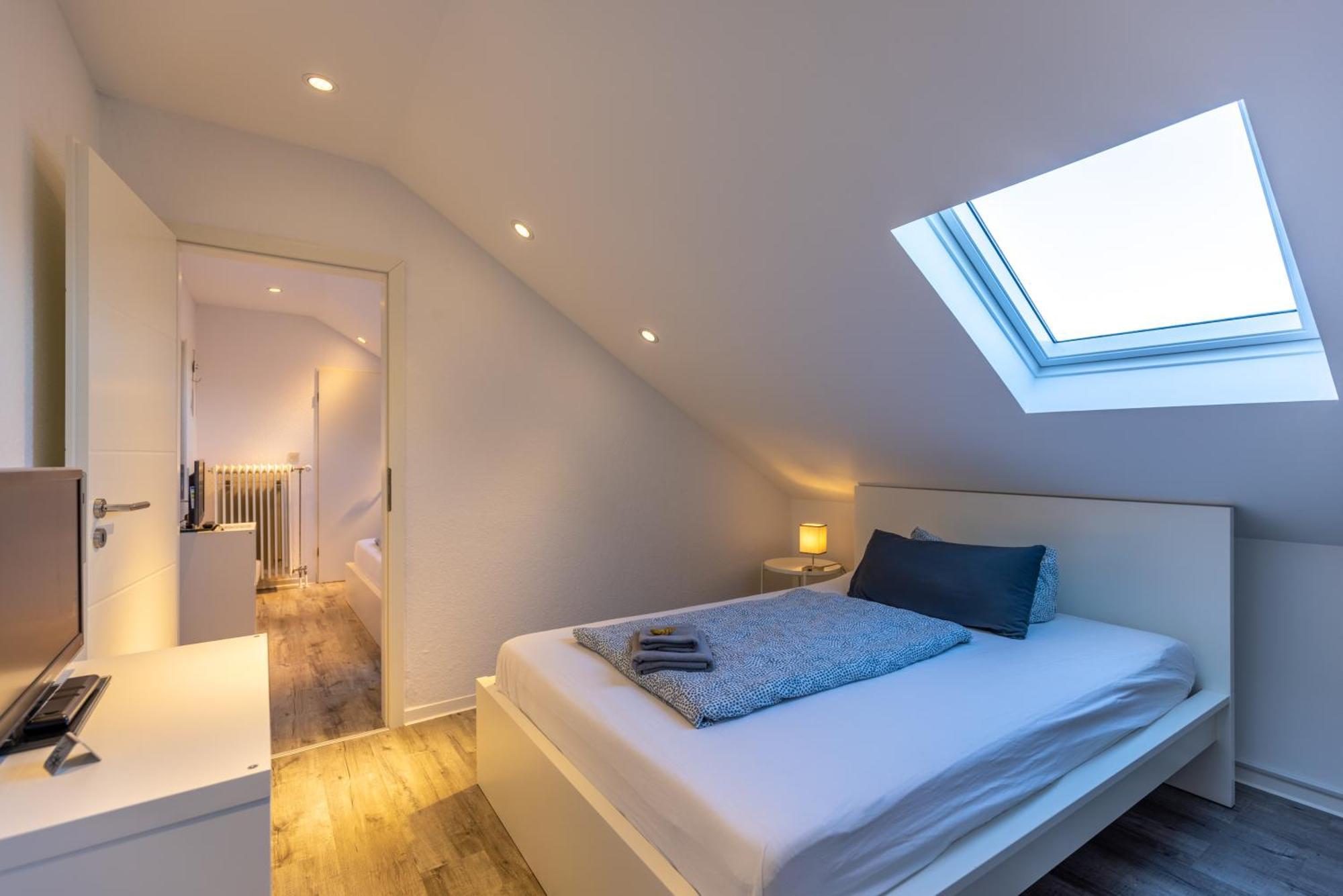 Twin Room,1588339813:JPEG