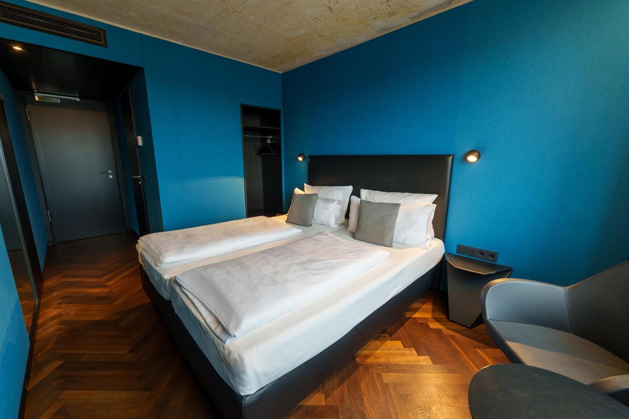 Double Room,1539570121:JPEG
