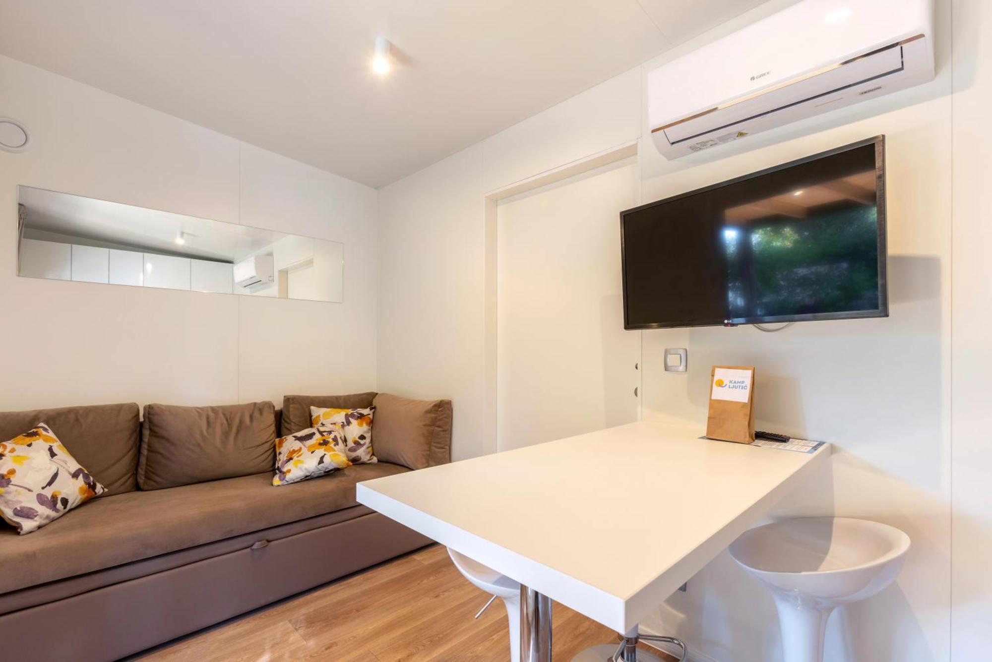 Mobile Home Terrace,1554661705:JPEG