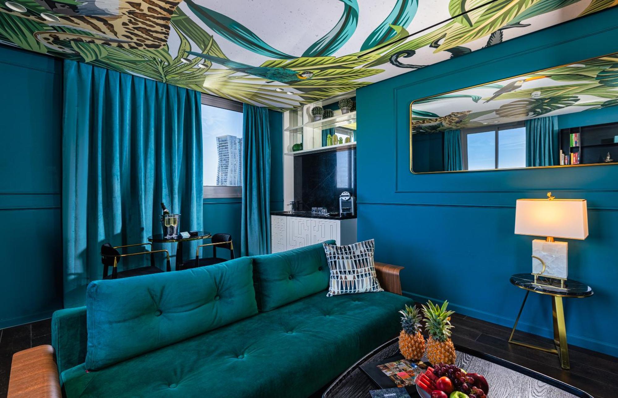 Suite with Sea View,1558340596:JPEG