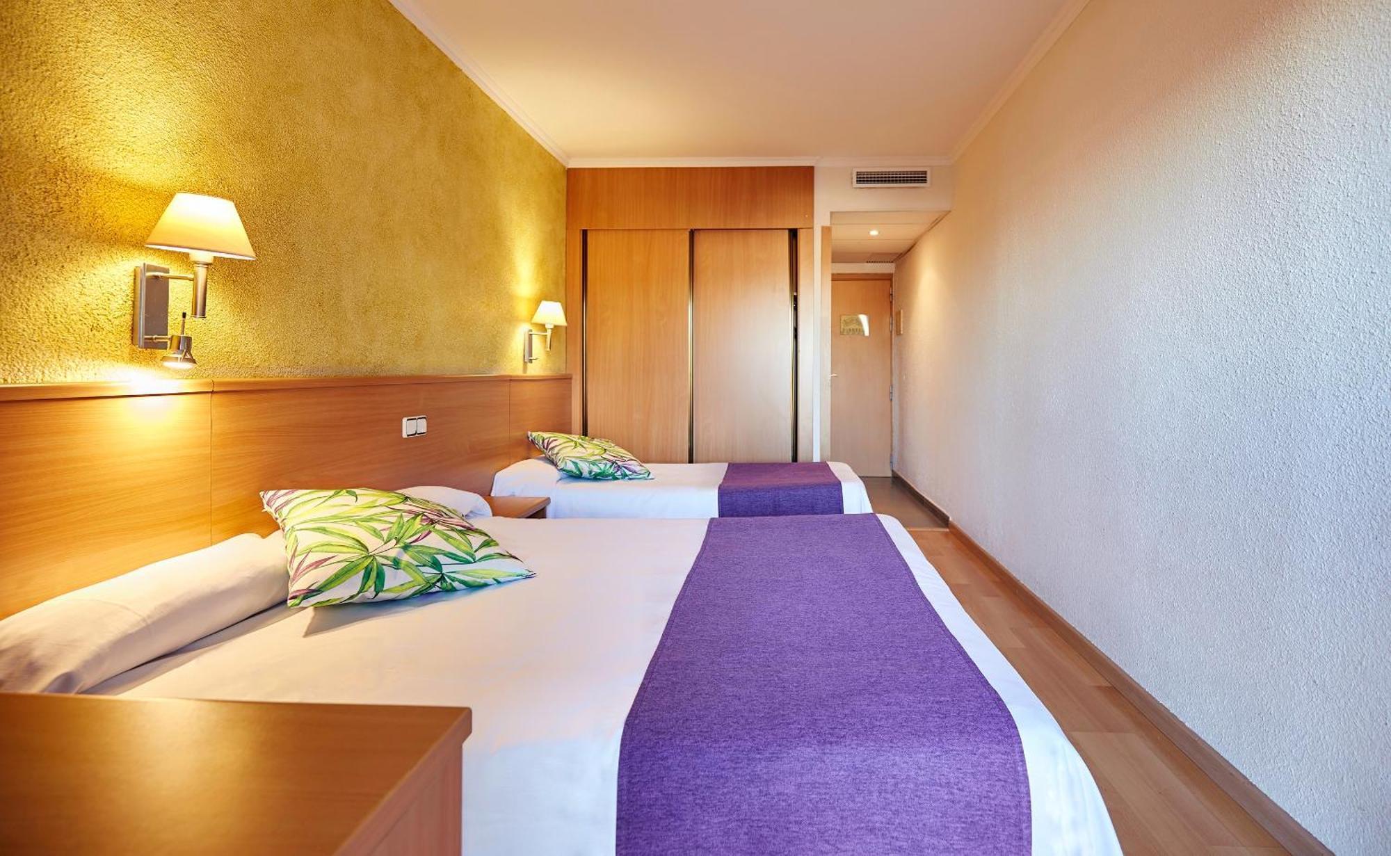 Doppel-/Zweibettzimmer mit Zustellbett (2 Erwachsene + 1 Kind)