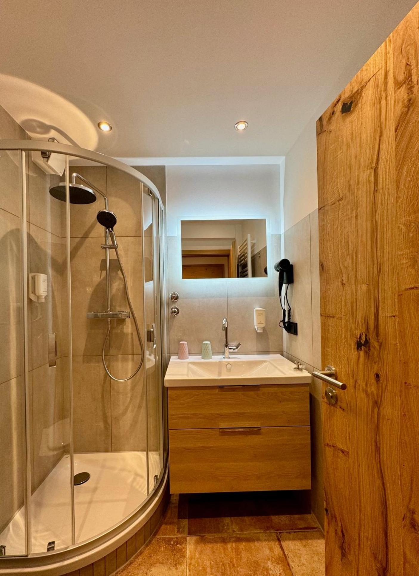 Deluxe Double Room,1559632294:JPEG