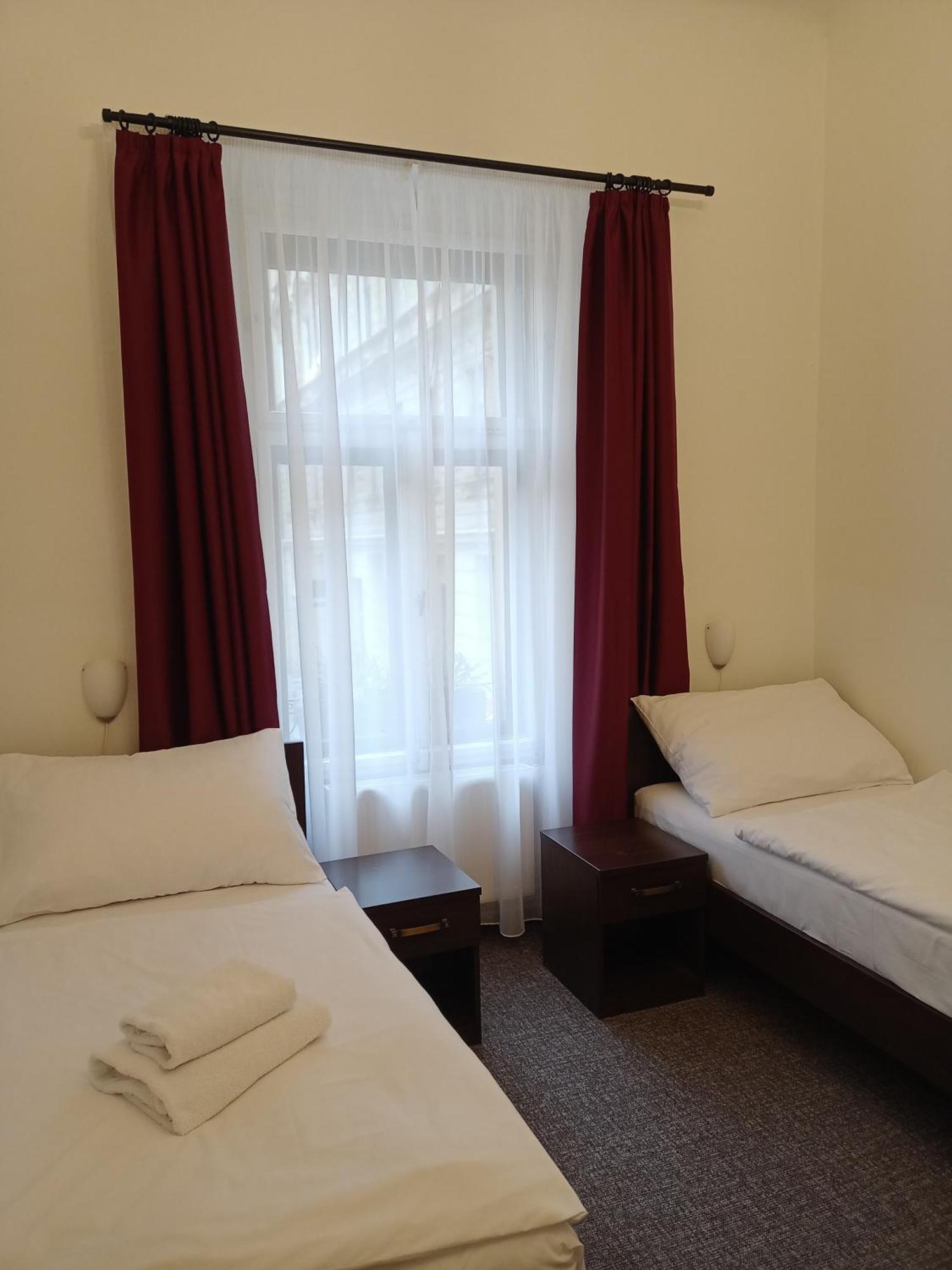 Dreibettzimmer mit Bad