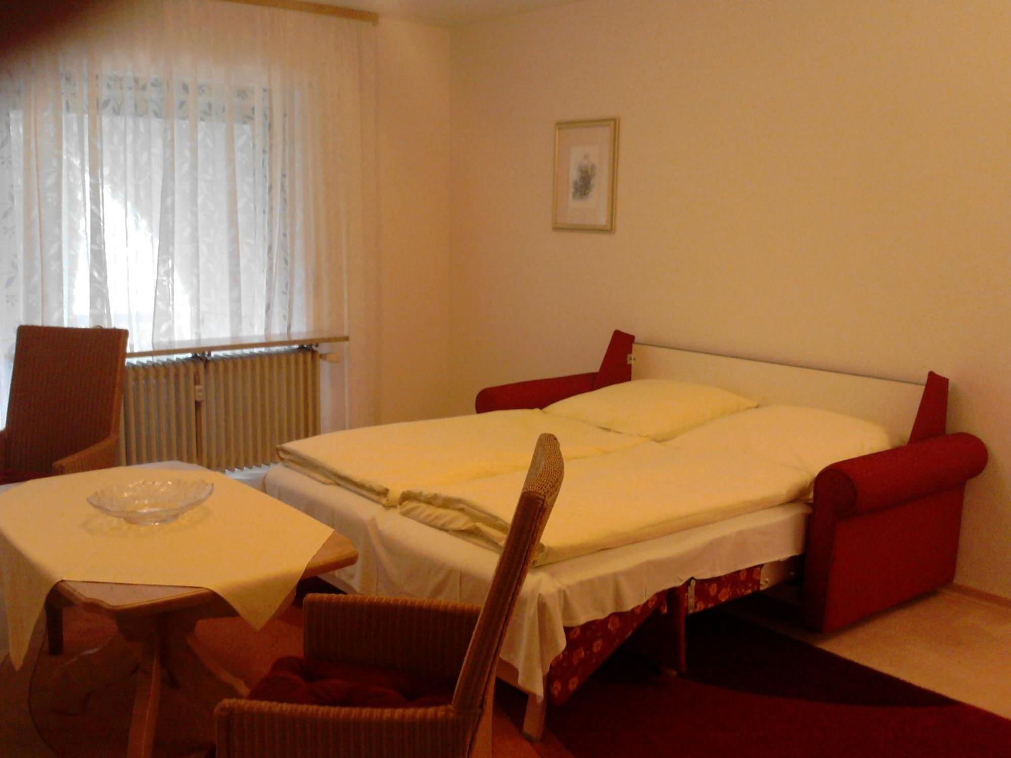 Apartment 1km away from the guest house