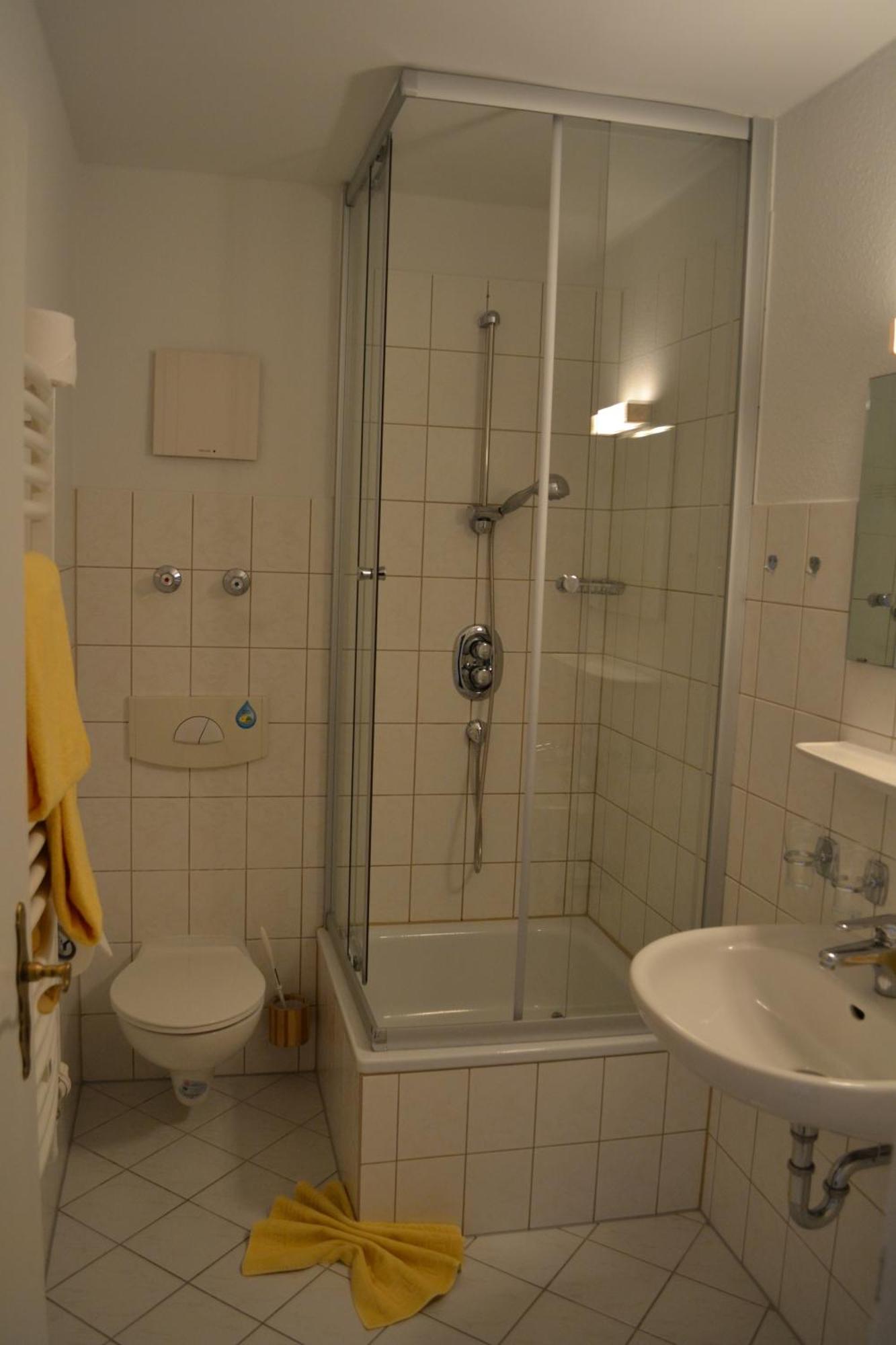 Single Room,1587496228:JPEG