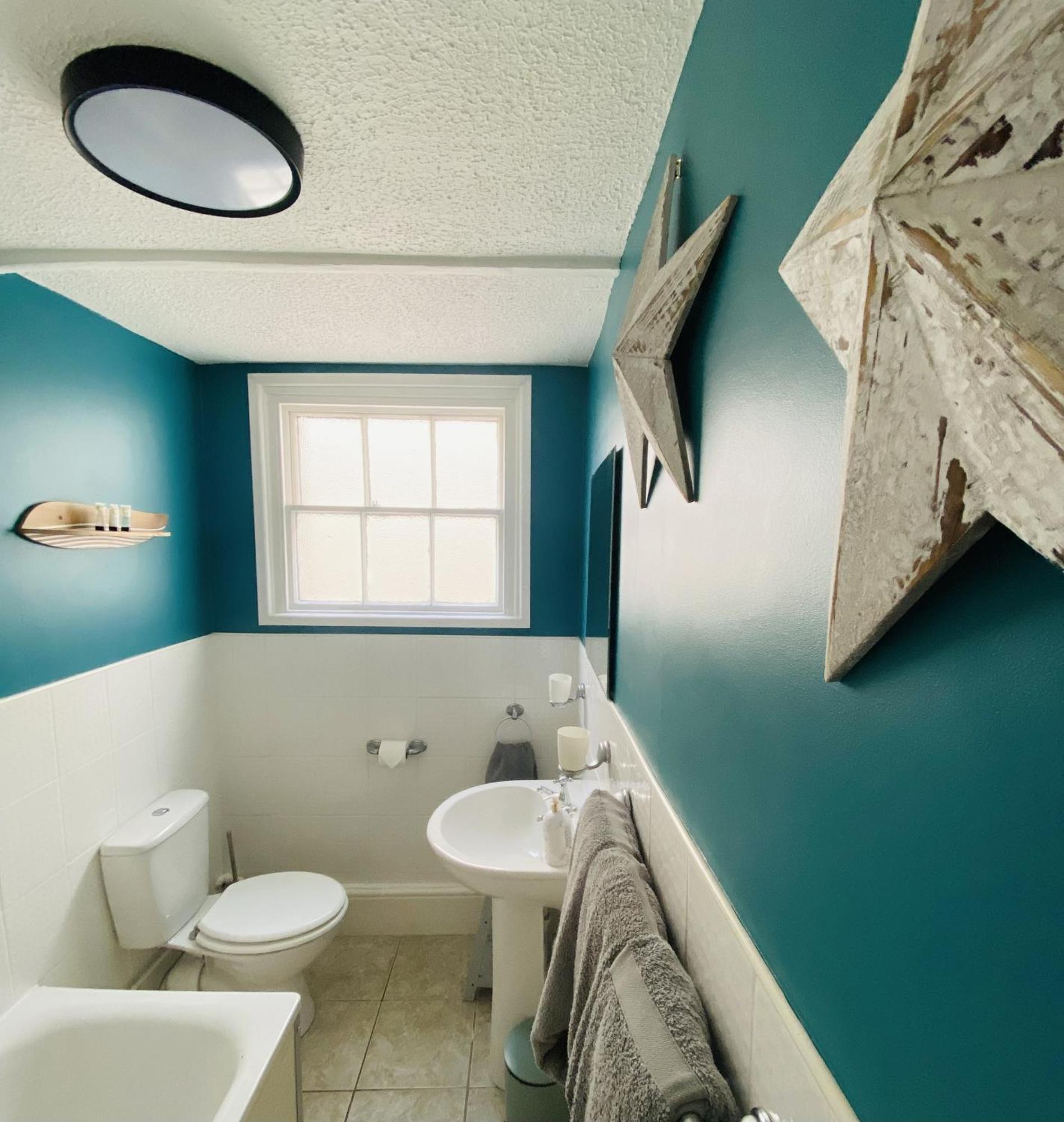 Dreibettzimmer mit Badewanne