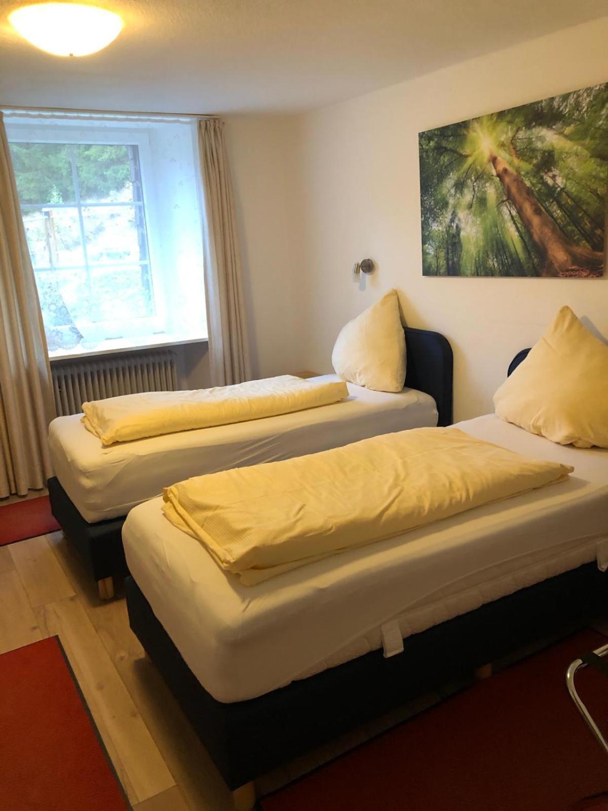Twin Room,1595386347:JPEG