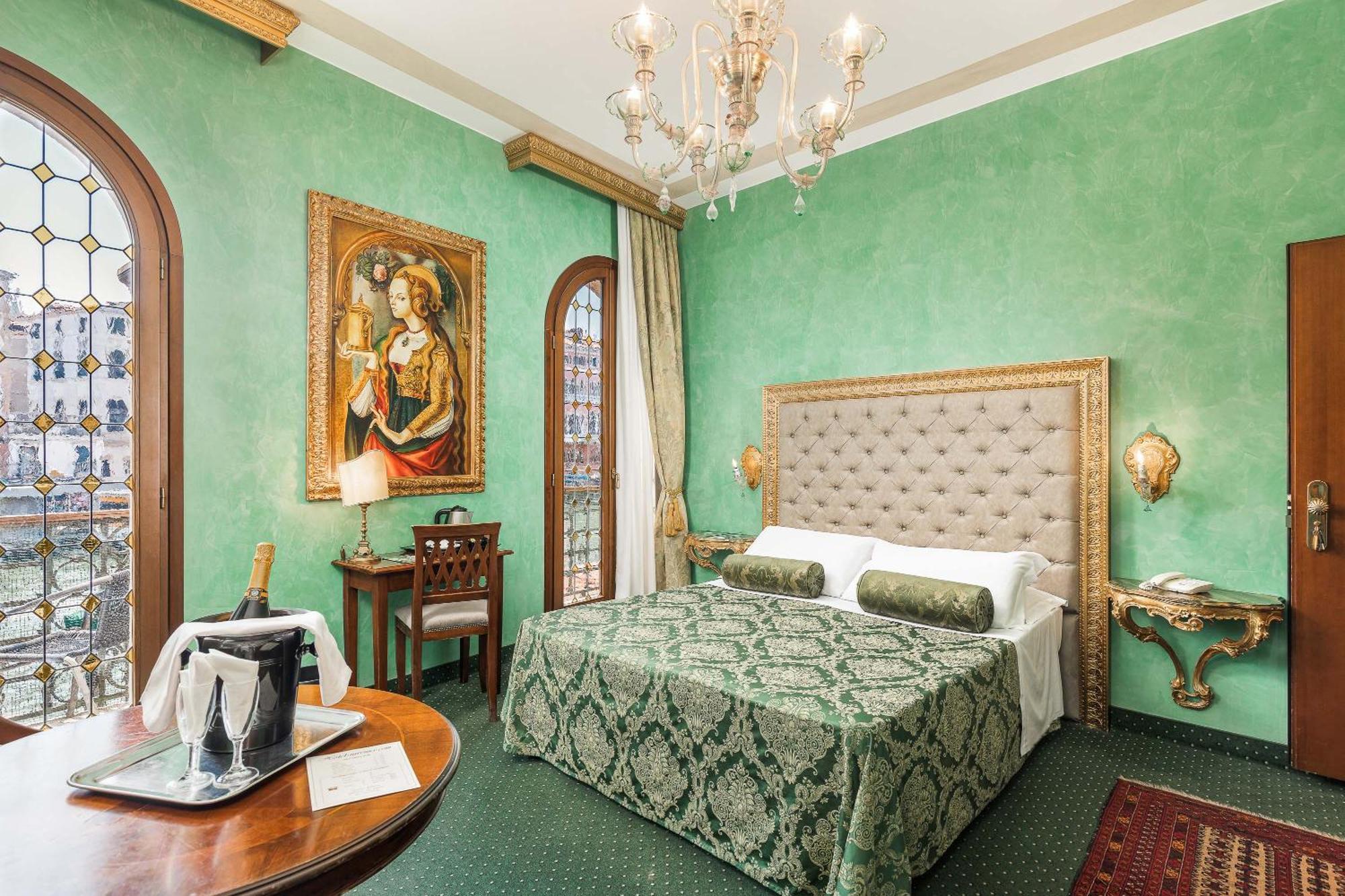 Deluxe Double or Twin Room Canal View