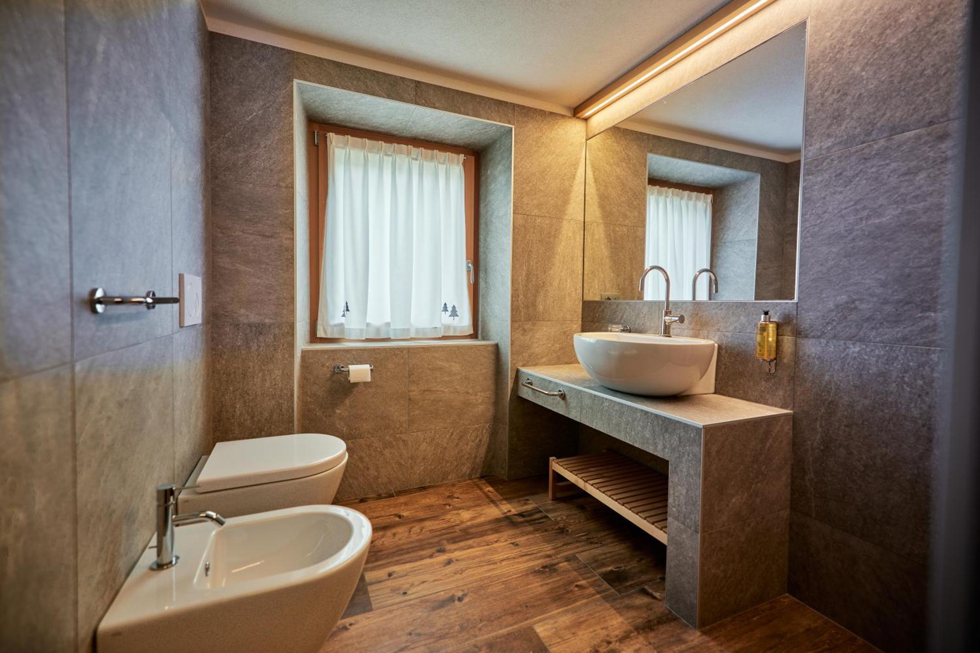 One-Bedroom Apartment in Dependance,1607659205:JPEG