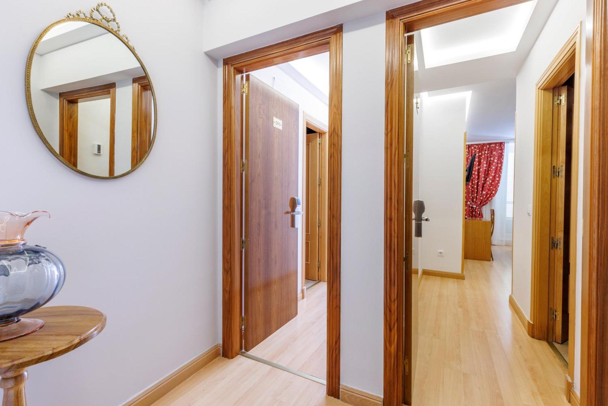 2 Doppelzimmer mit Verbindungstür