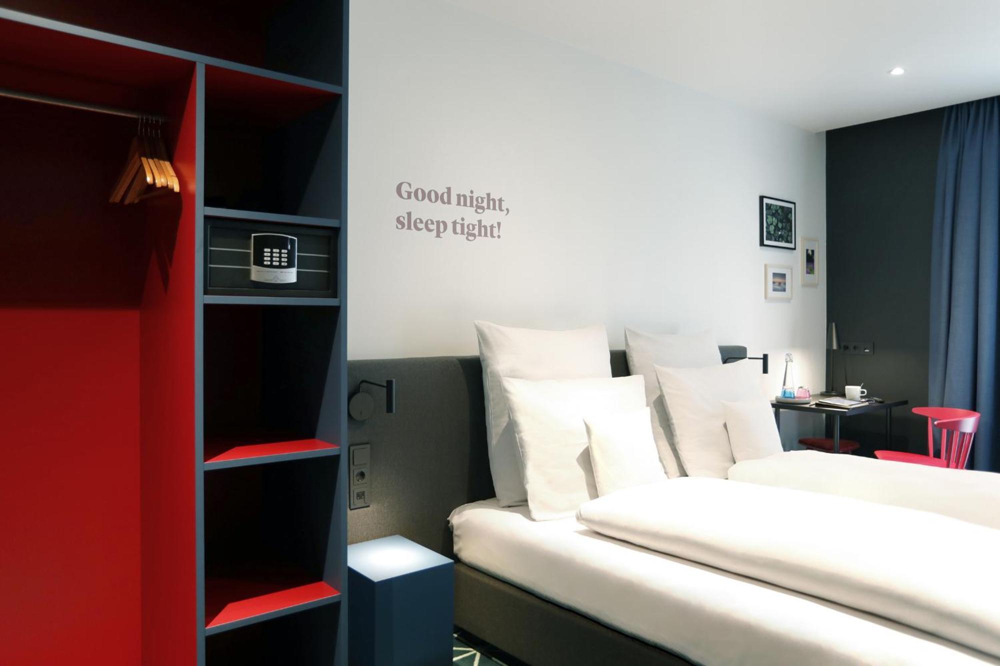 Zimmer mit Kingsize-Bett
