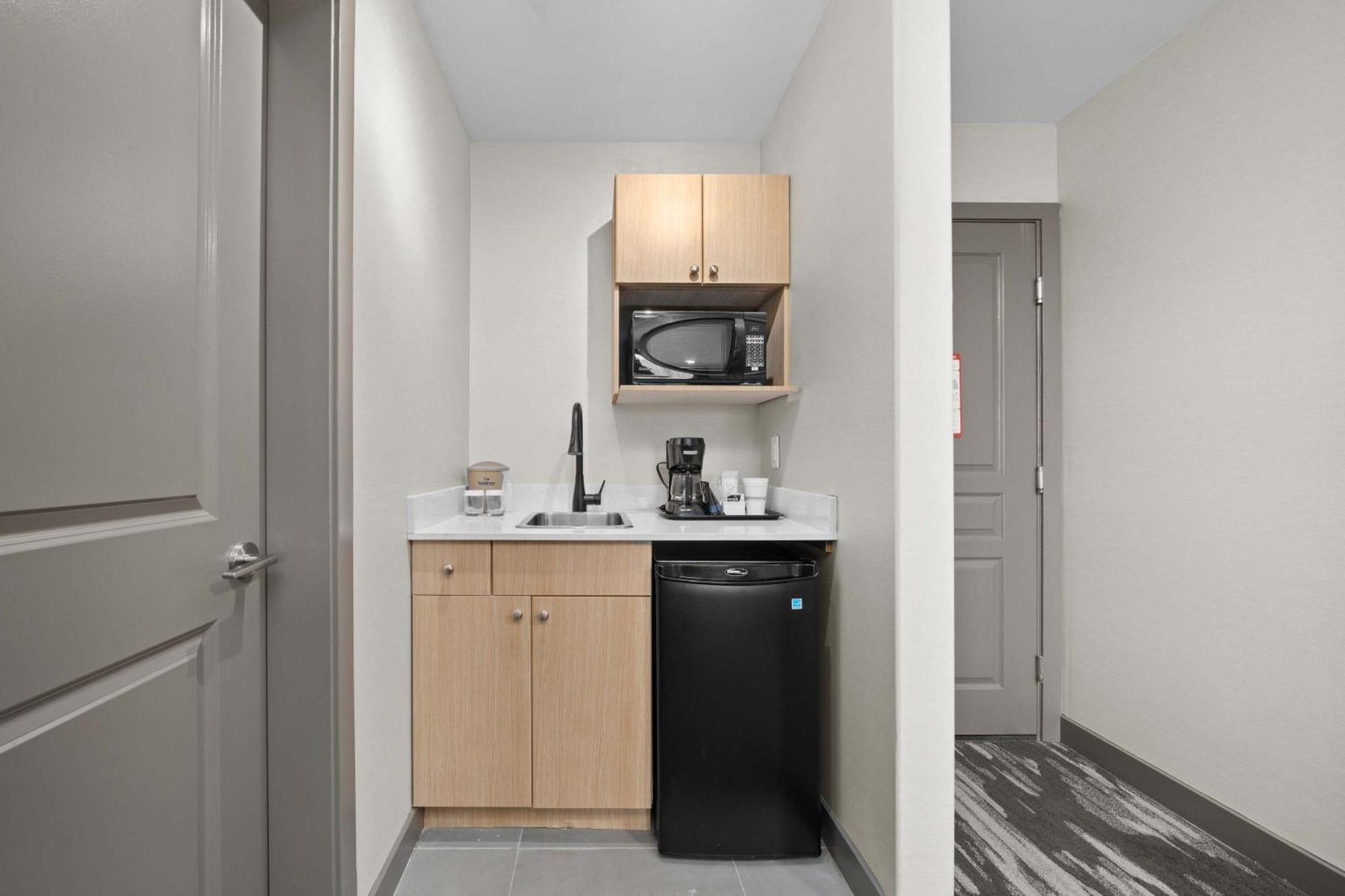 Grand Suite, 1 King Bed, Sofa Bed, Kitchenette