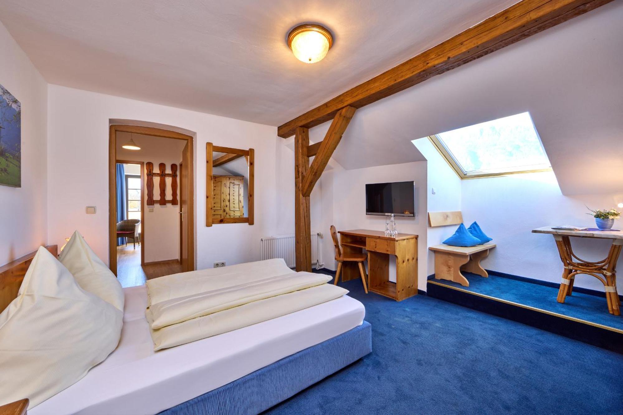 Family Room with Balcony,1627932782:JPEG