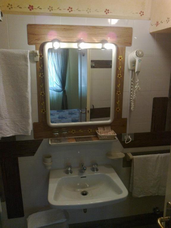 Single Room Balcony,16264541:JPEG