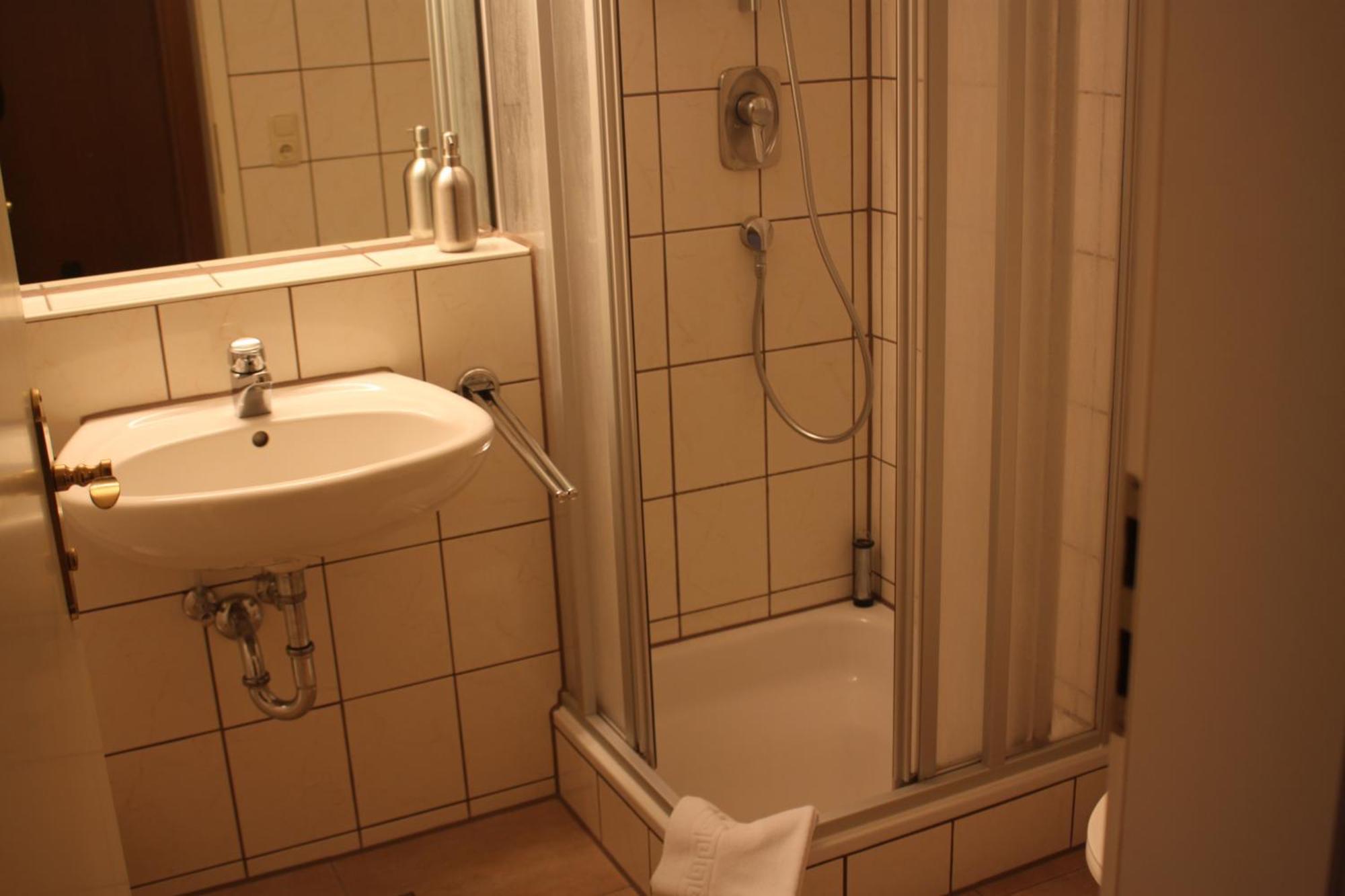 Small Double Room,1689871577:JPEG