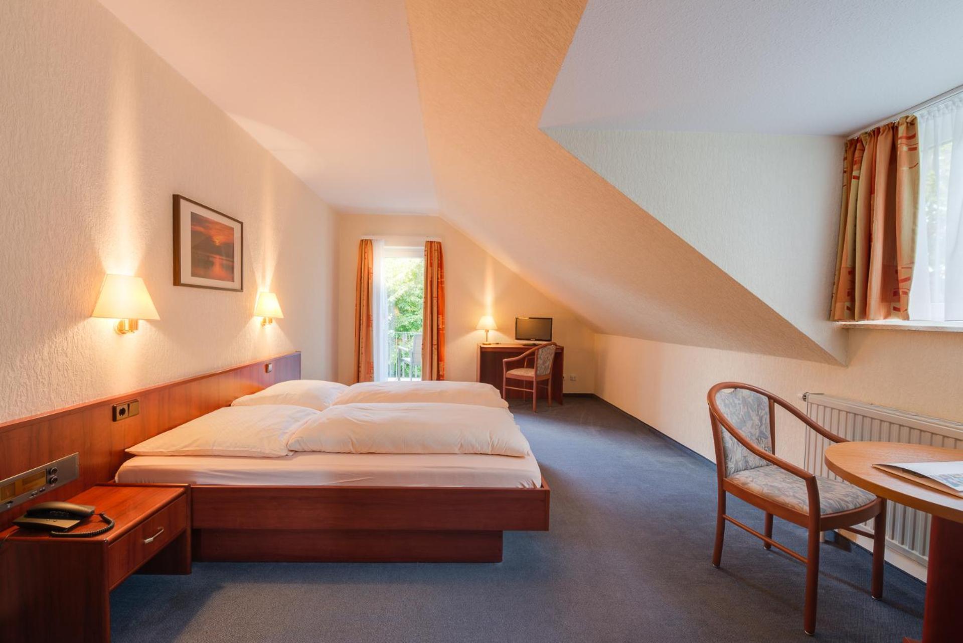 Zweibettzimmer mit Balkon
