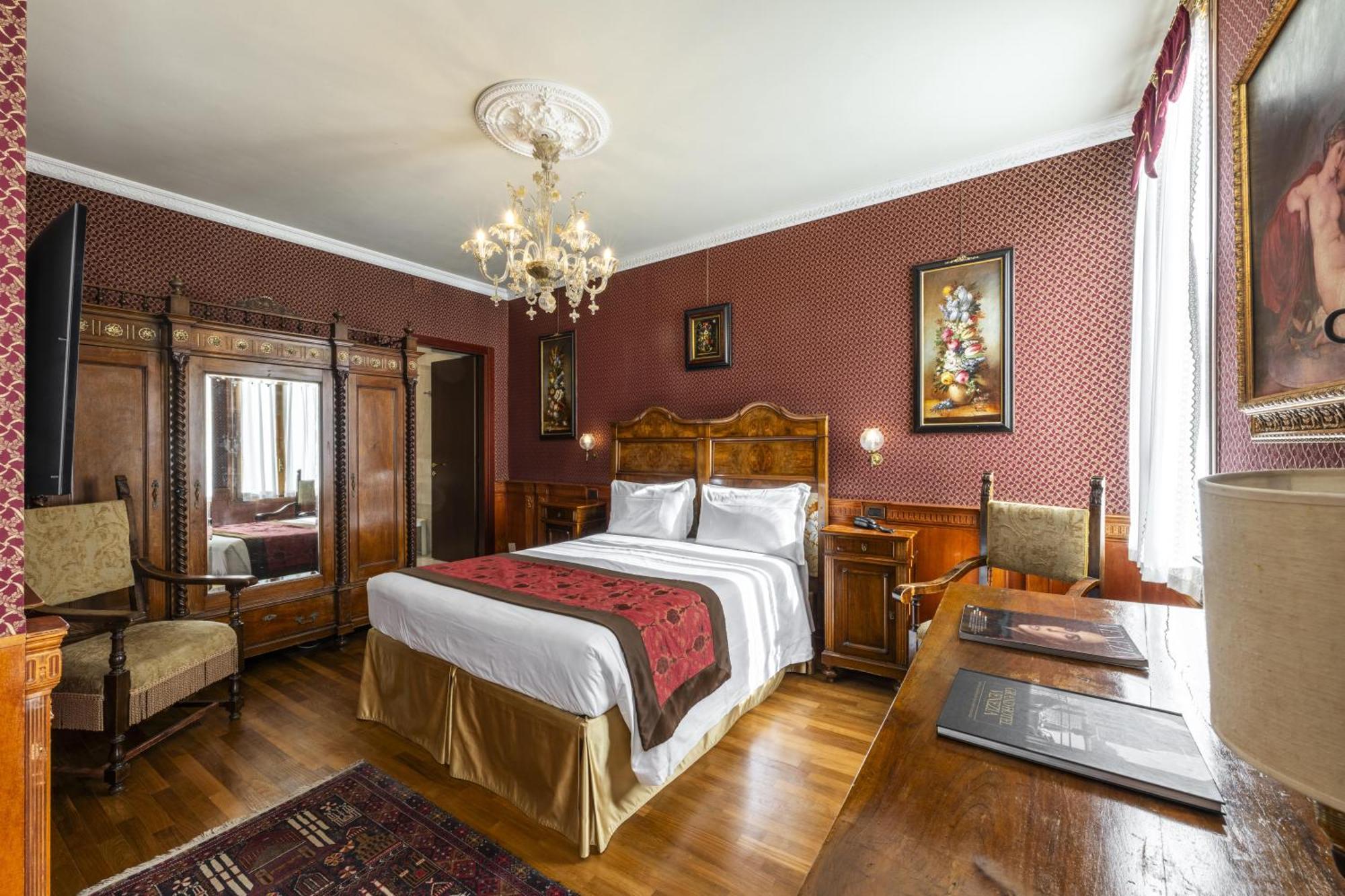 Deluxe Double or Twin Room Terrace Canal View