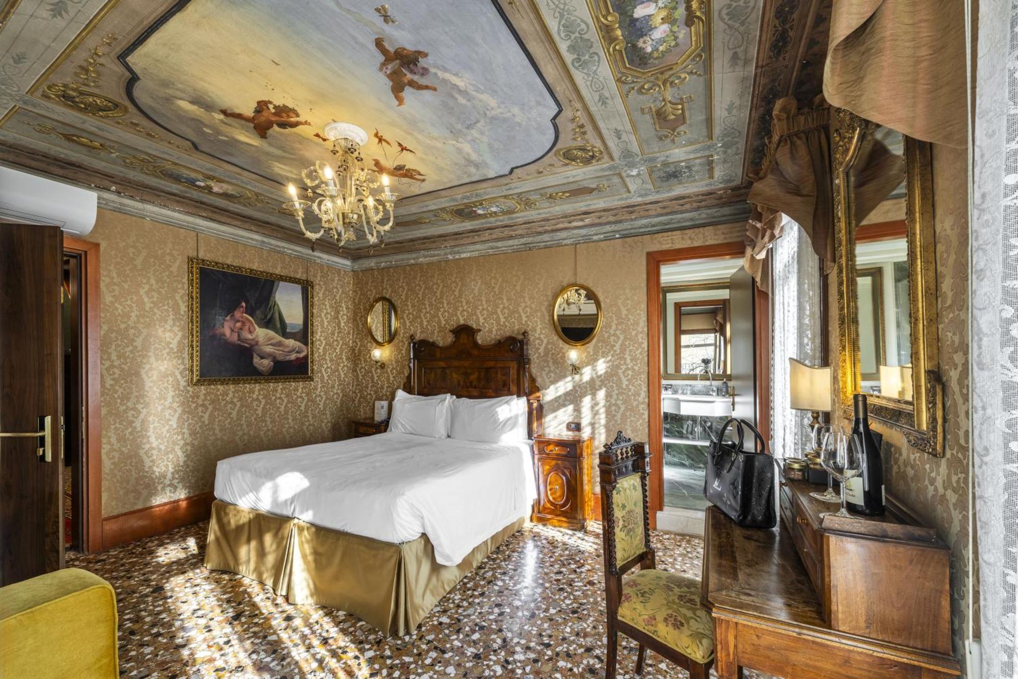 Deluxe Double or Twin Room Terrace Canal View