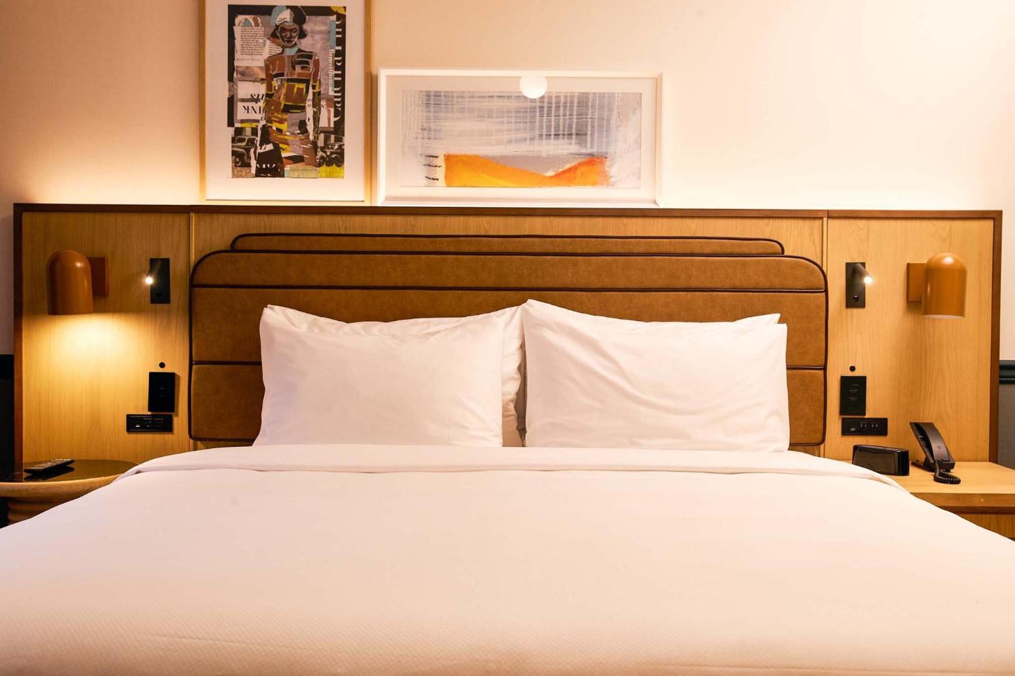 Zimmer mit Kingsize-Bett
