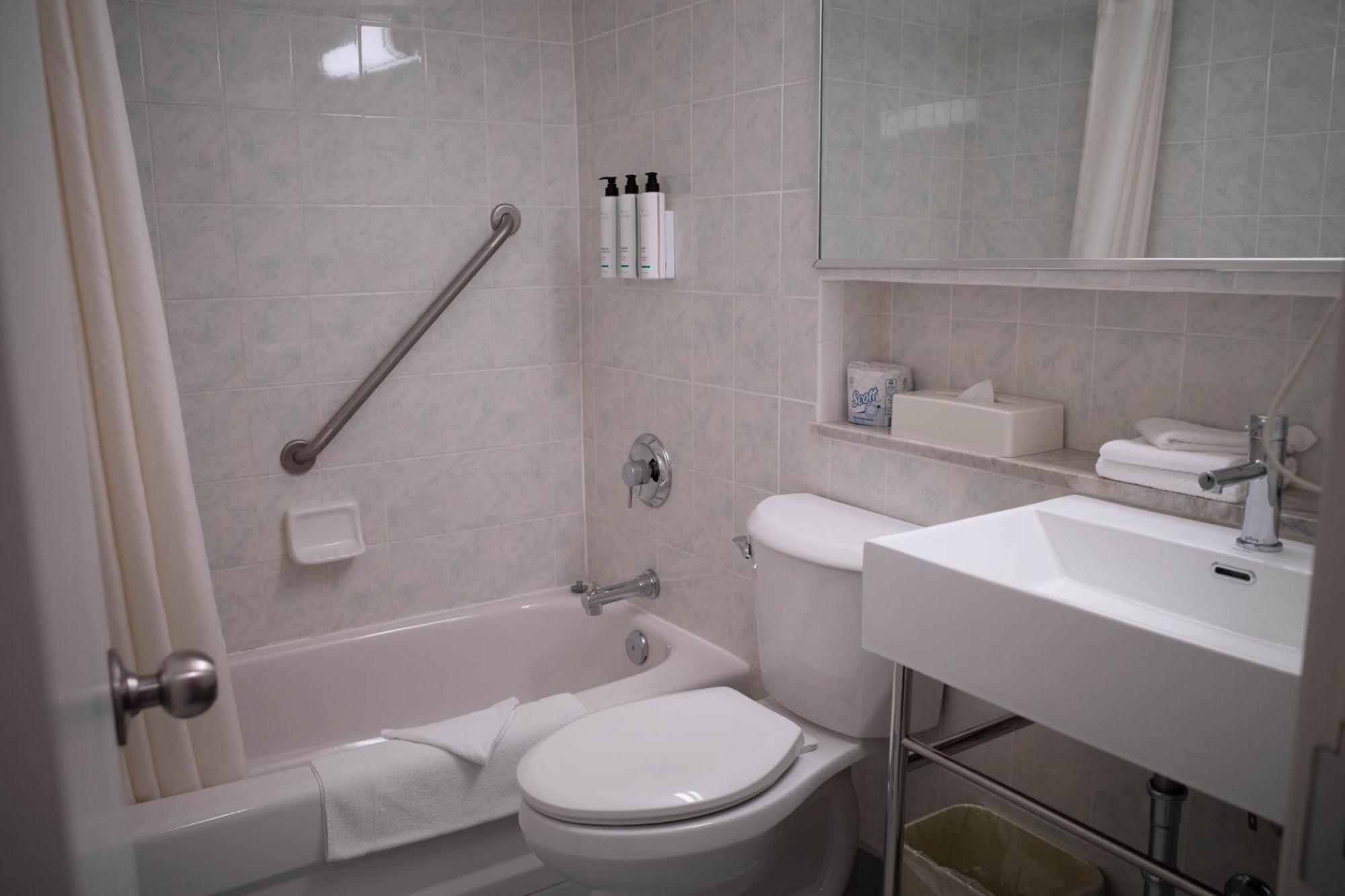 Premium Zimmer mit Kingsize-Bett und Balkon - Nichtraucher
