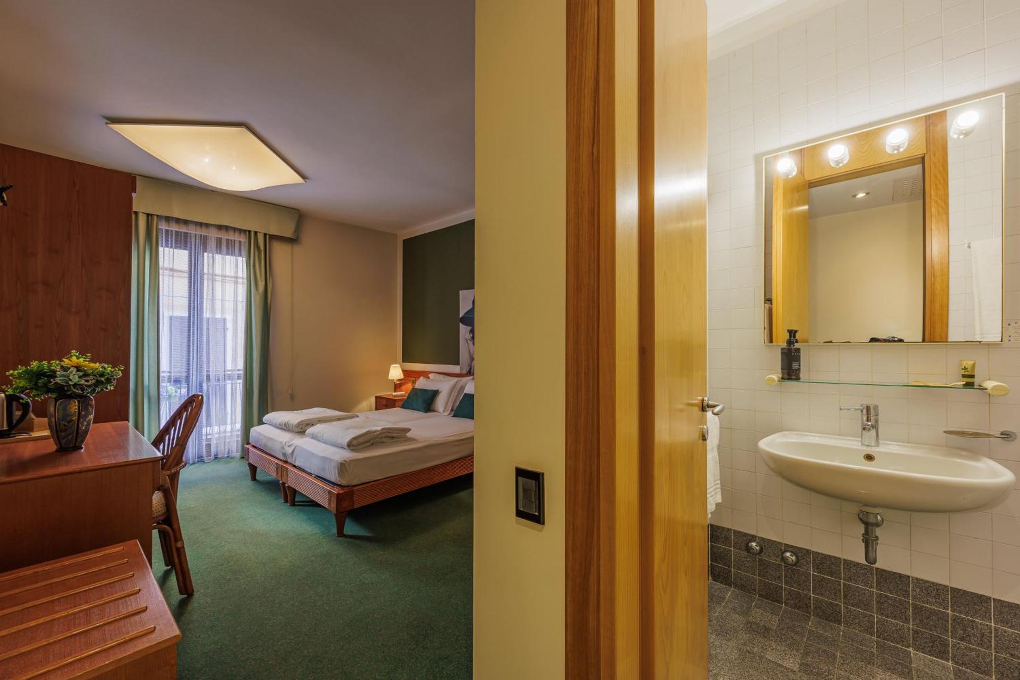 Double Room,1660327665:JPEG