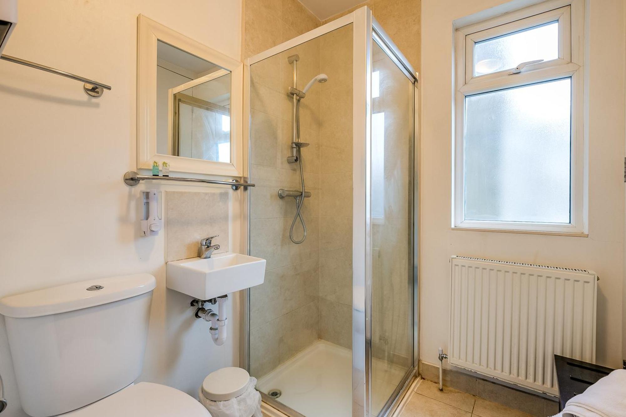 Einzelzimmer mit Gemeinschaftsbad