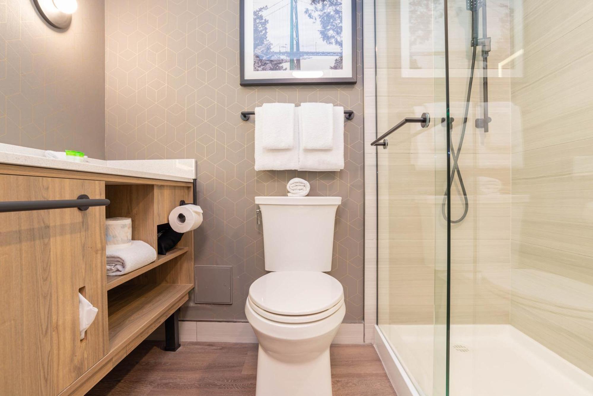Penthouse-Studio mit Stadtblick, 1 Queensize-Bett, Whirlpool, Küche und Balkon