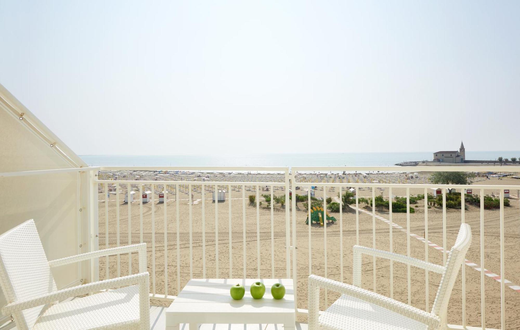 Triple Room with Sea View,1678638448:JPEG