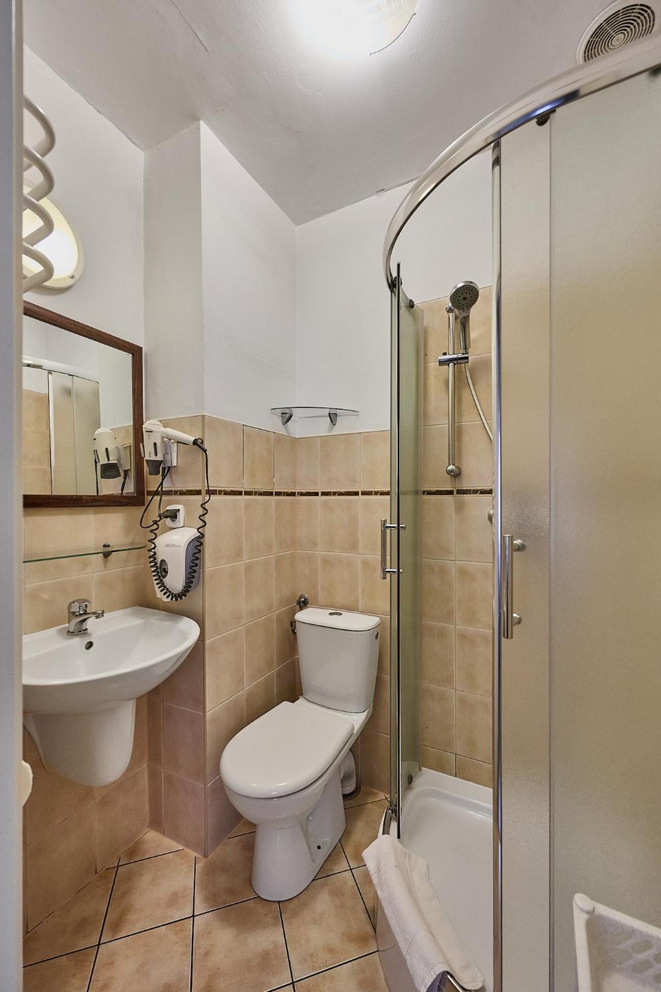 Budget Single Room,996712600:JPEG