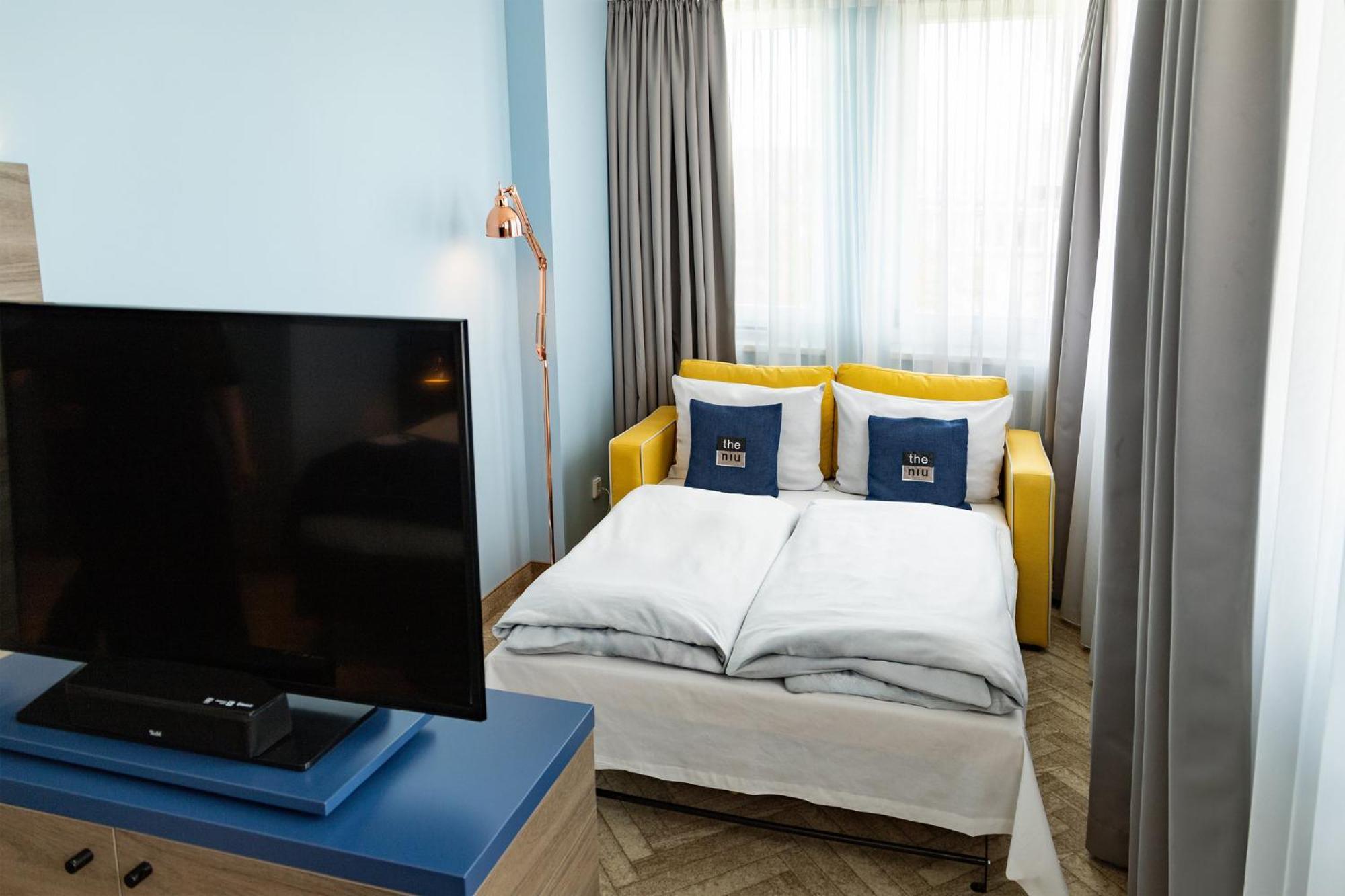 Premium Queen room single sofa bed