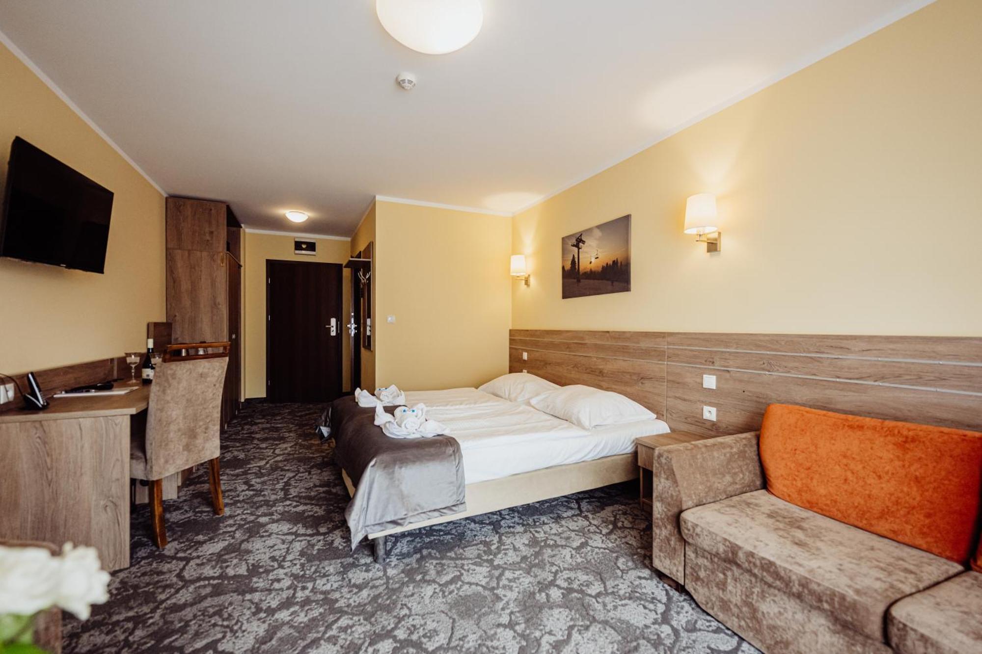 Quadruple room with sofa bed (2 Beds + Sofa for 2 people) with Balcony or Terrace