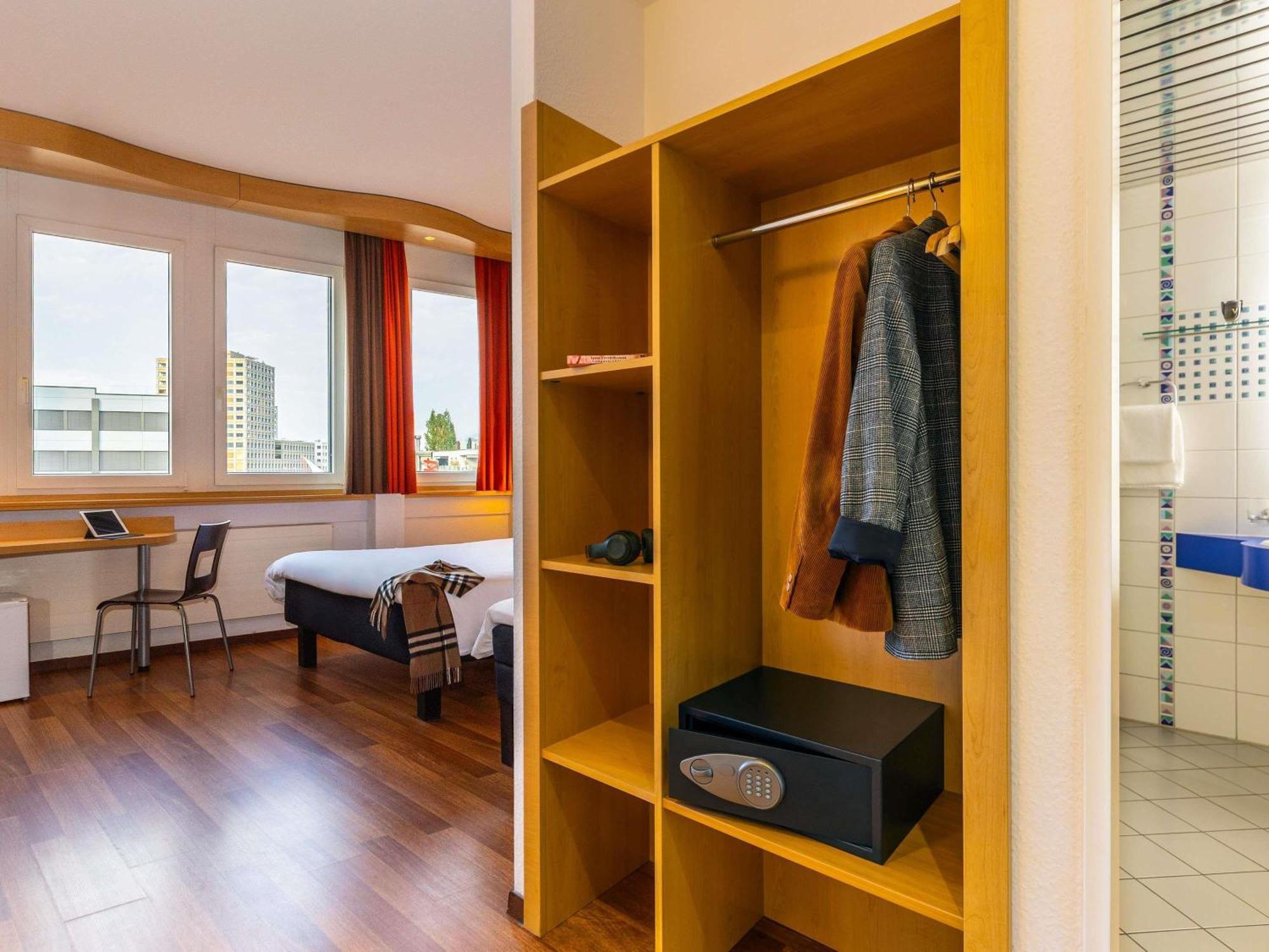 Twin Room,1704896827:JPEG