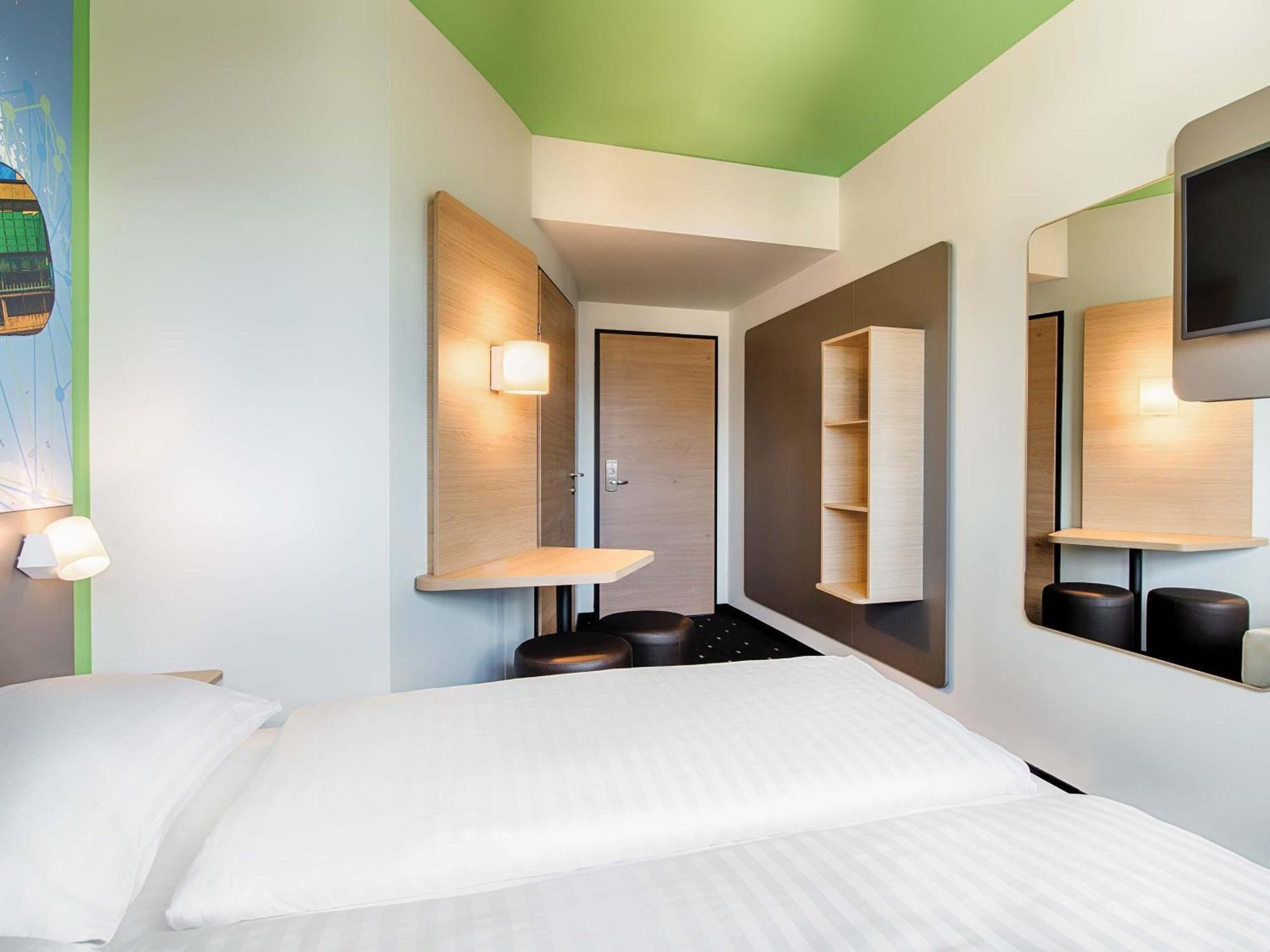 Double Room,1707032507:JPEG