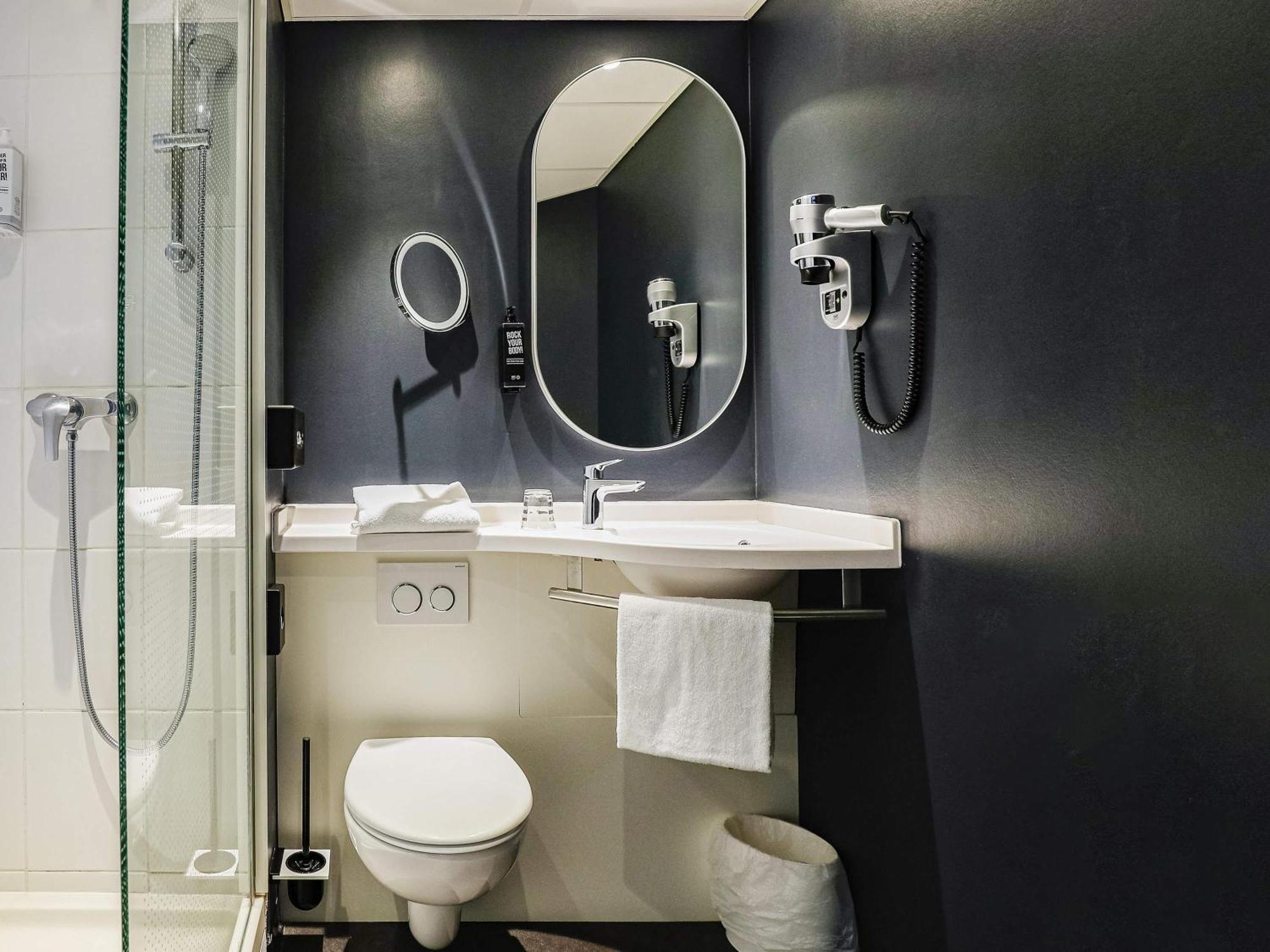Twin Room,1716971565:JPEG