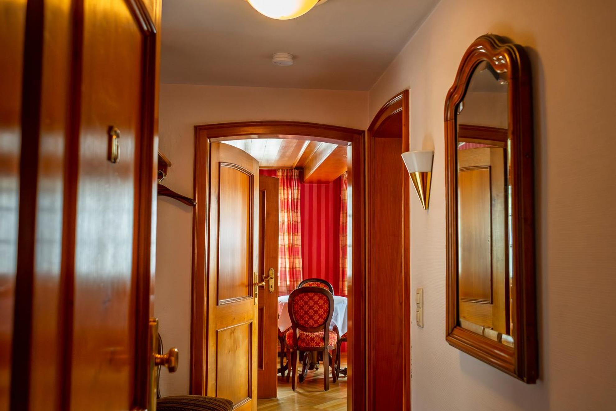 Suite with City View,1716984342:JPEG