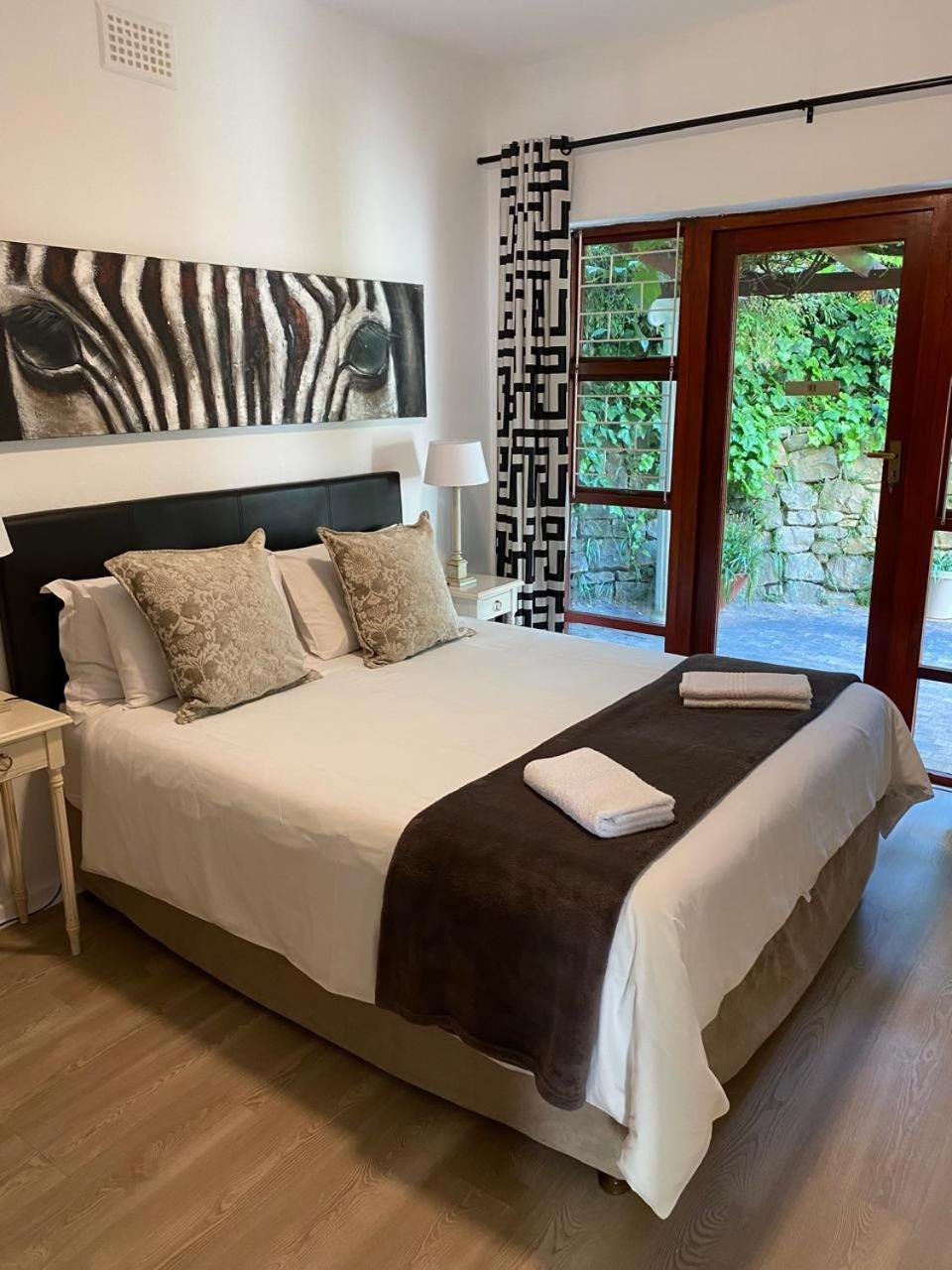 Self Catering 2 bedroom flat,1723006171:JPEG