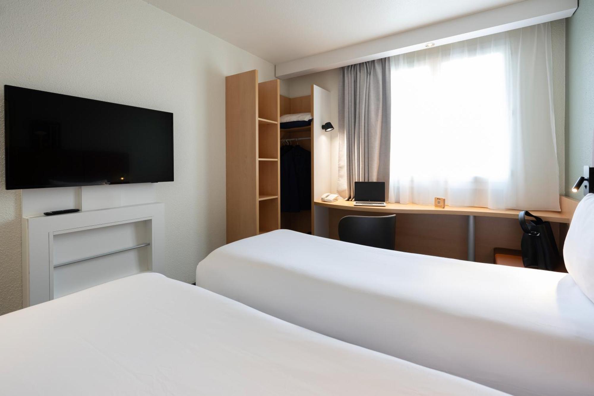 Two non-connecting Double rooms,1731396810:JPEG