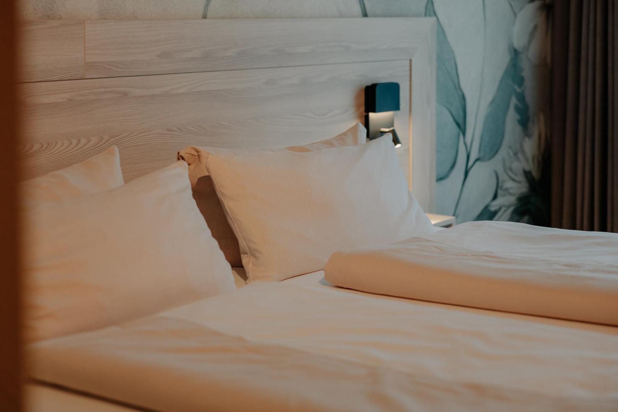 Double or Twin Room,1739421360:JPEG
