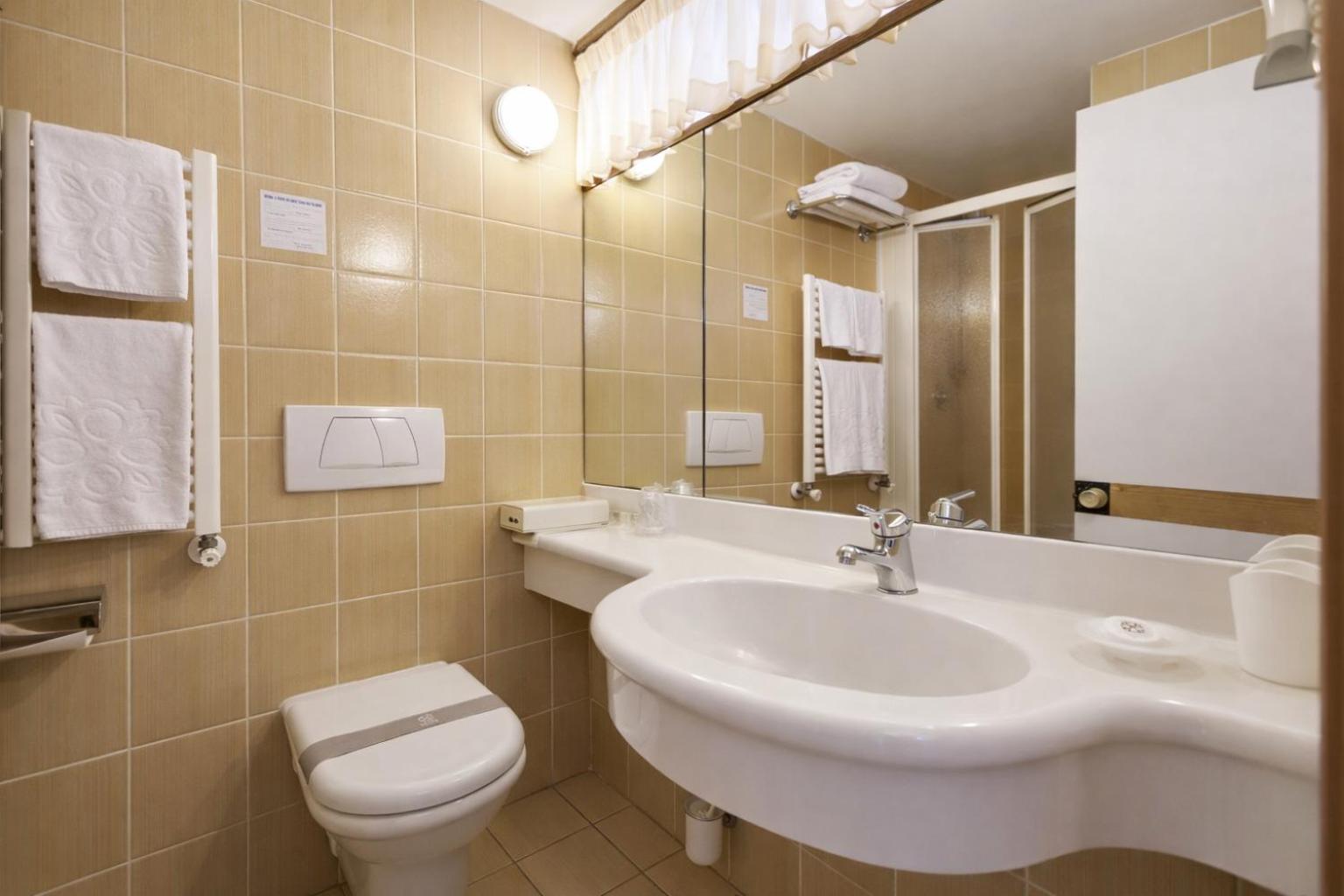 Standard Zimmer mit Seeblick (2+1)