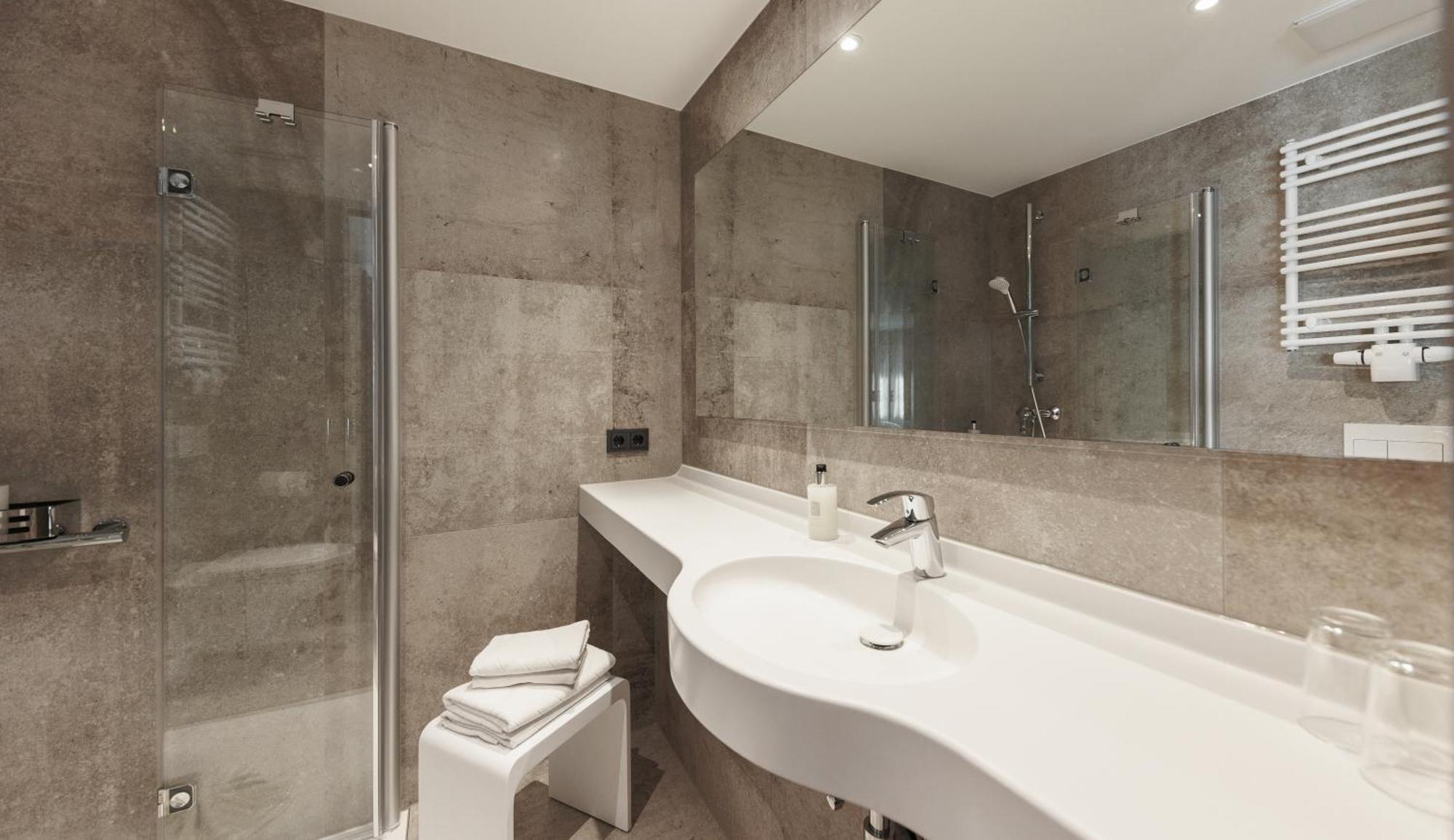 Double Room,1758273337:JPEG