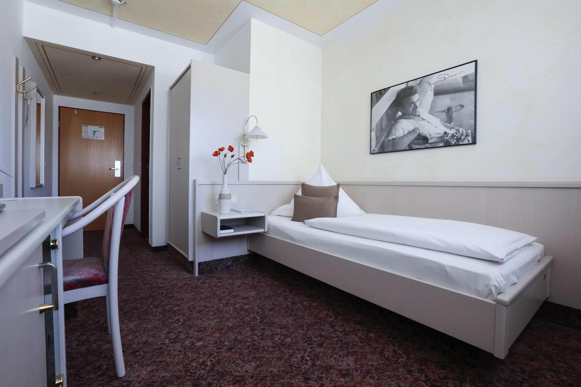 Standard Single Room,1758473147:JPEG