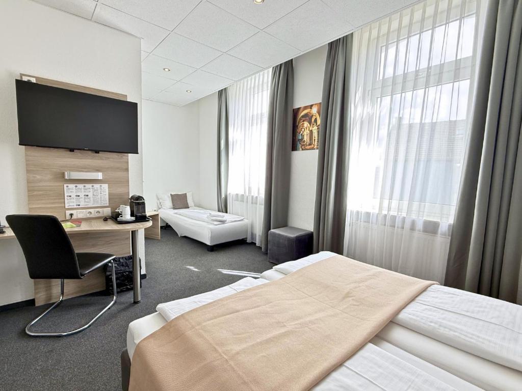 Triple Room,1765146451:JPEG